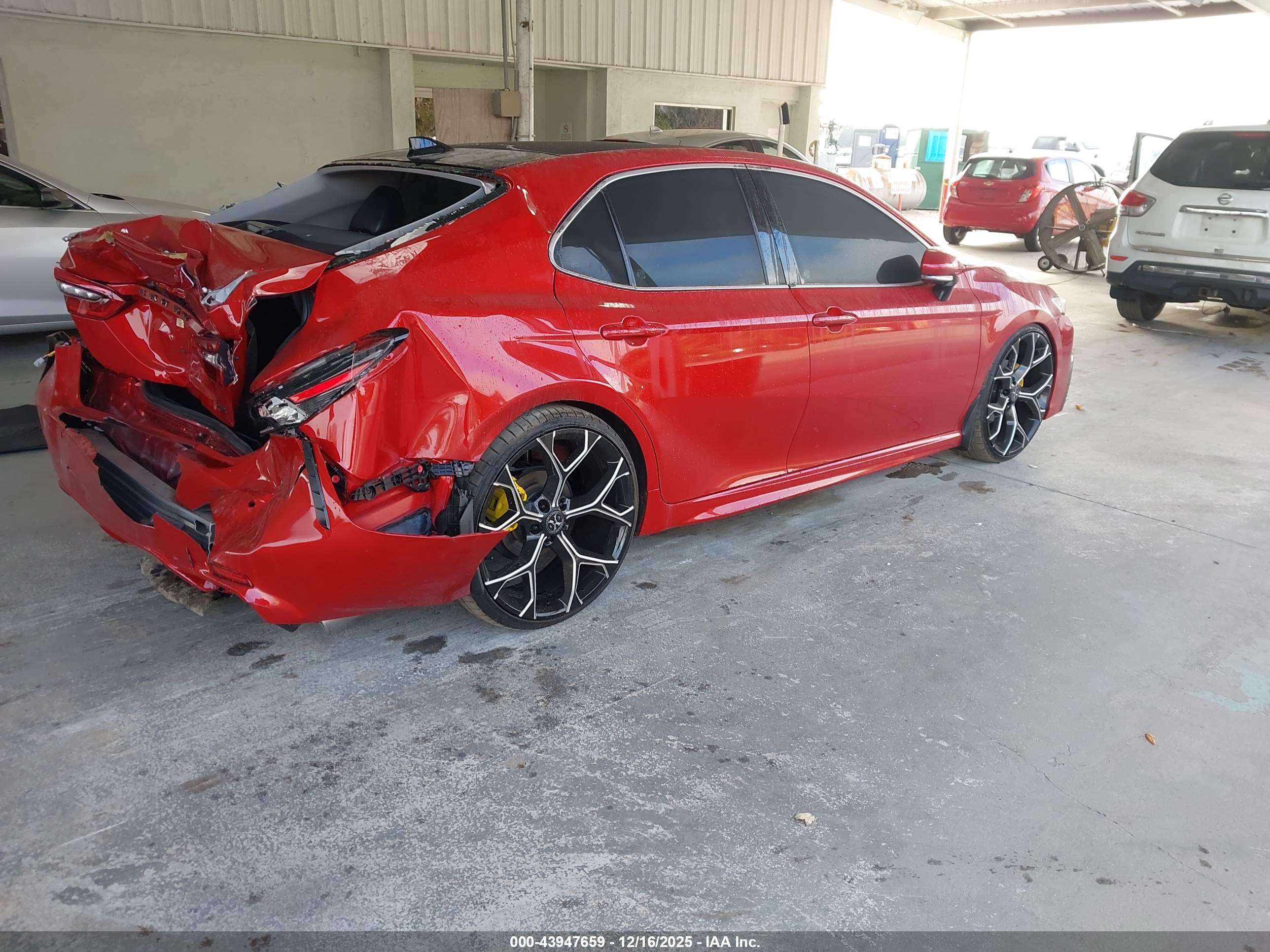 TOYOTA CAMRY image 4