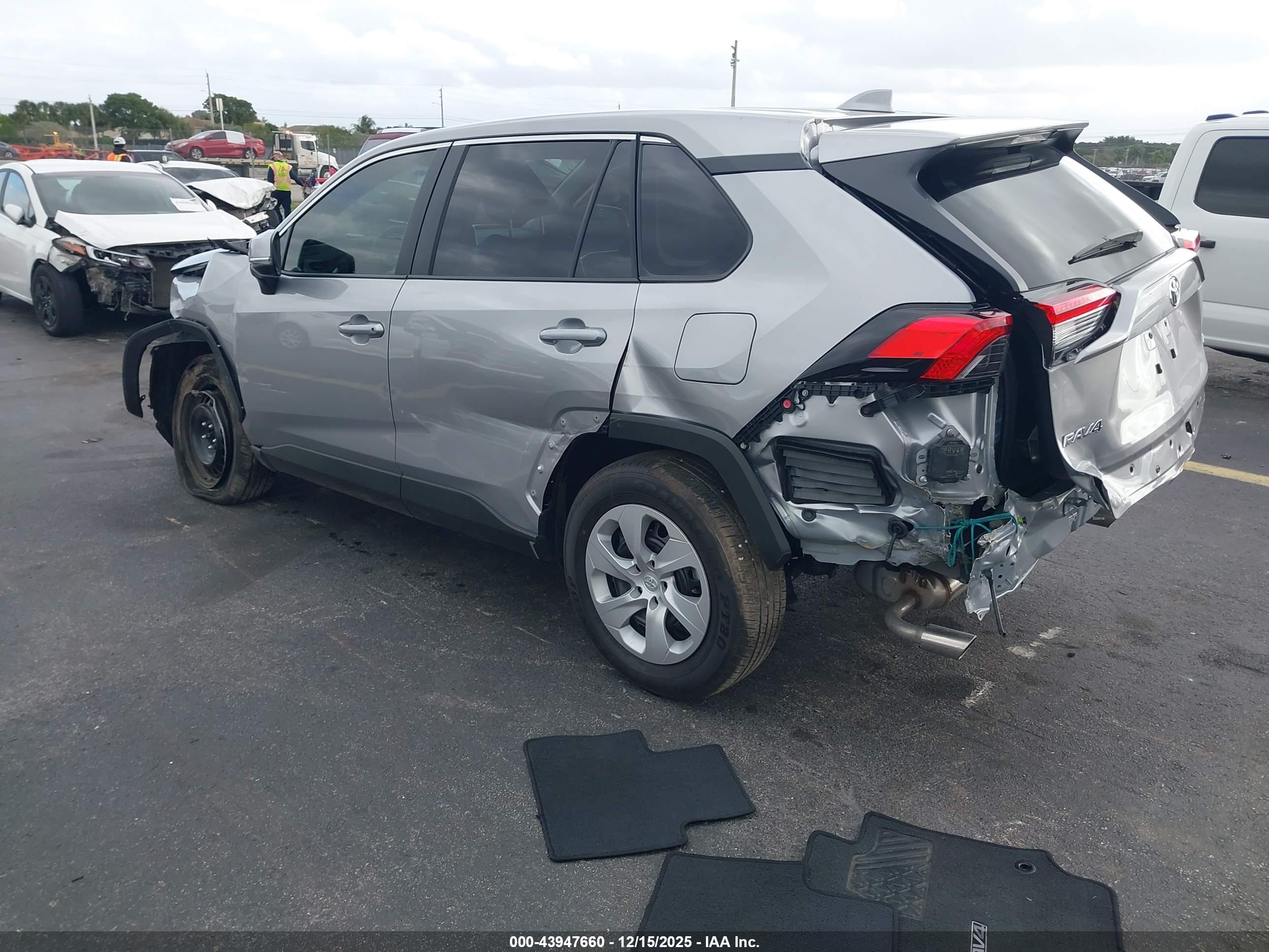 TOYOTA RAV4 image 3