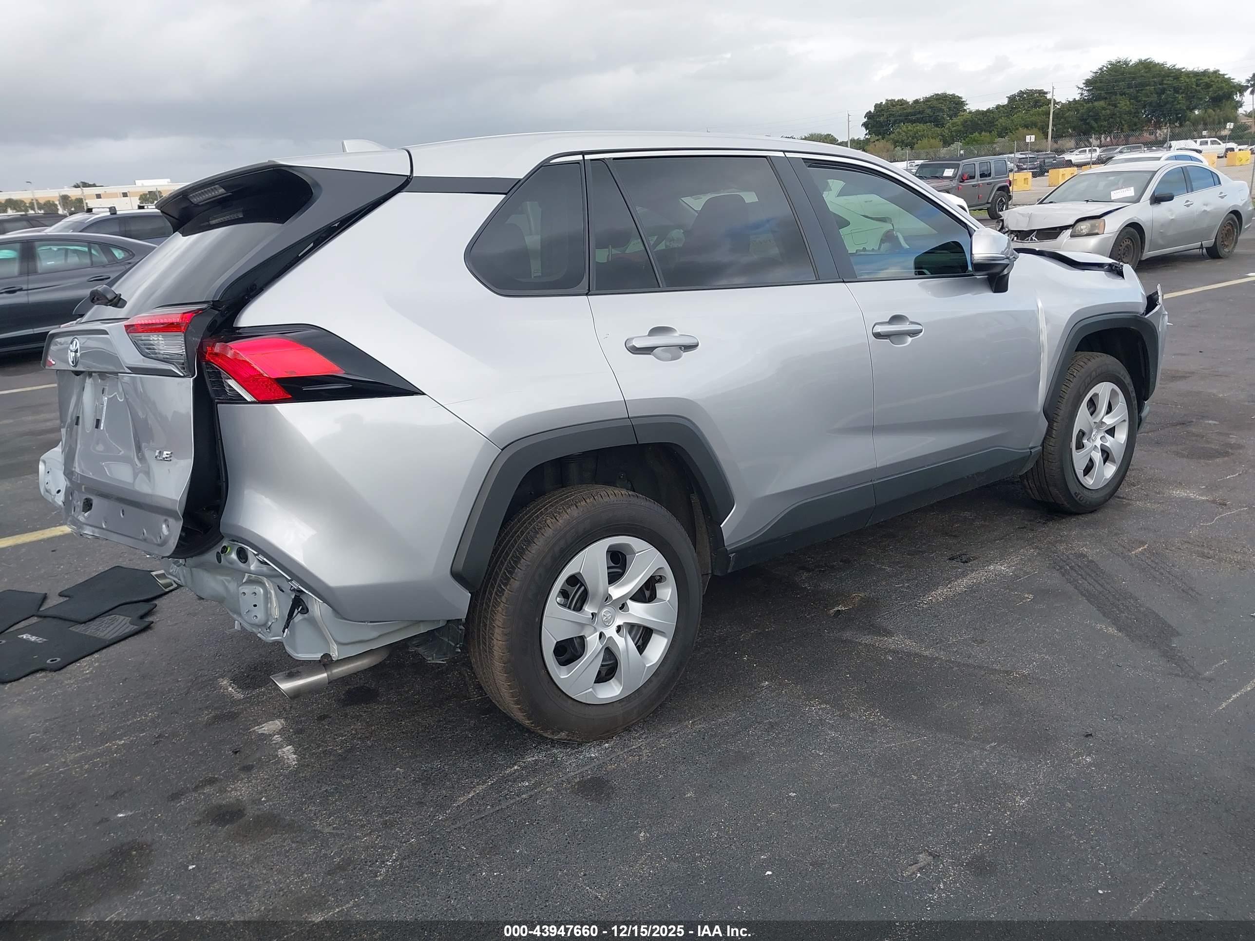 TOYOTA RAV4 image 4