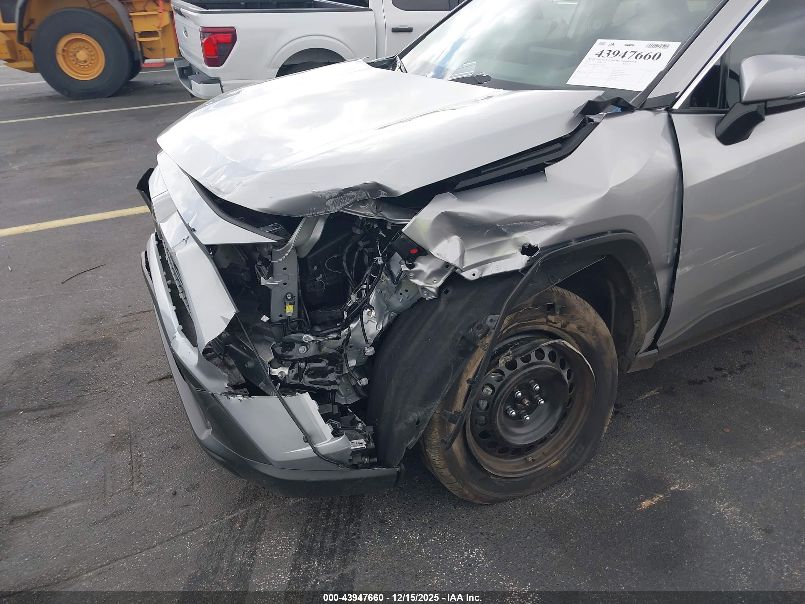 TOYOTA RAV4 image 6