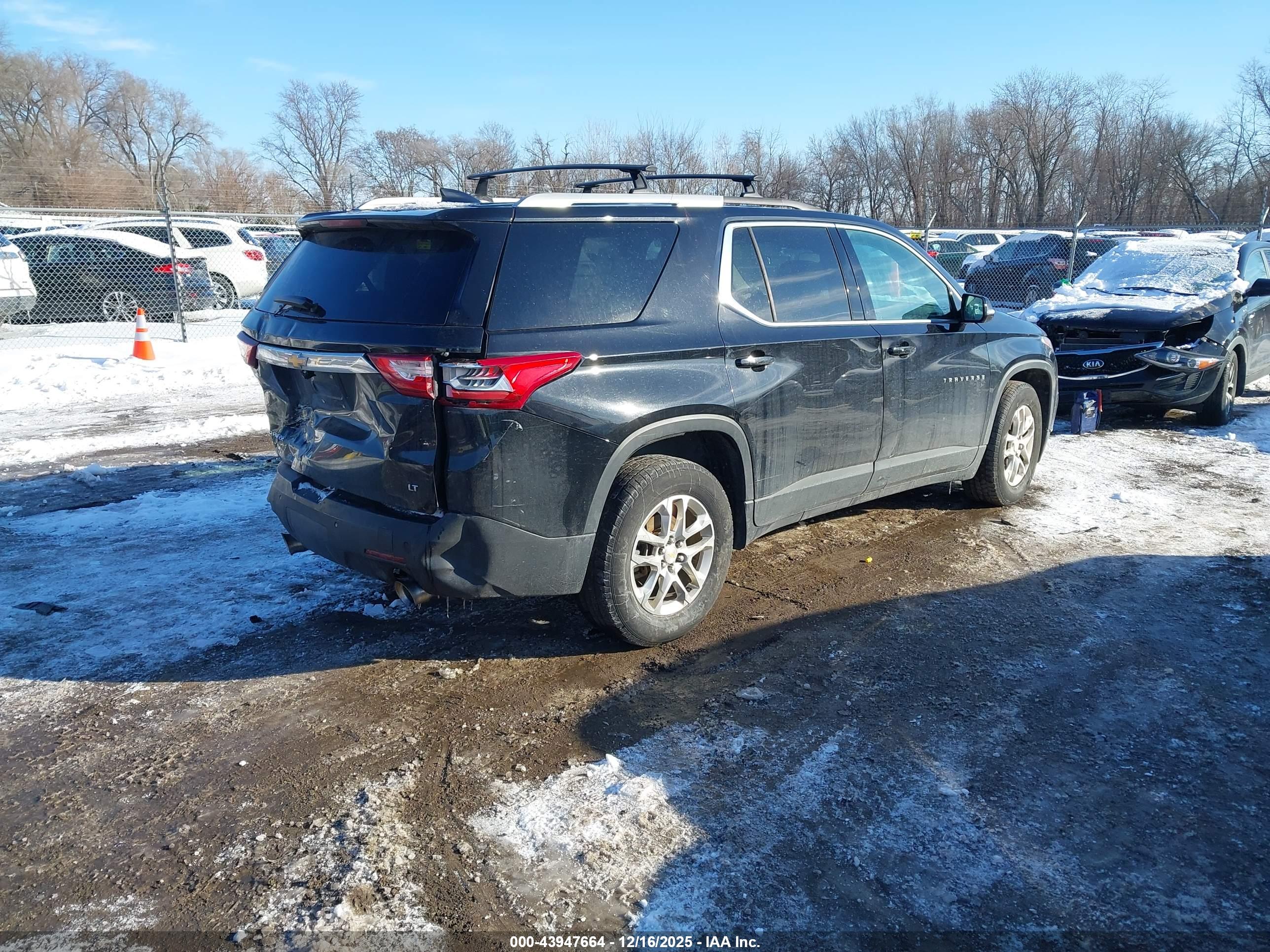 CHEVROLET TRAVERSE image 4