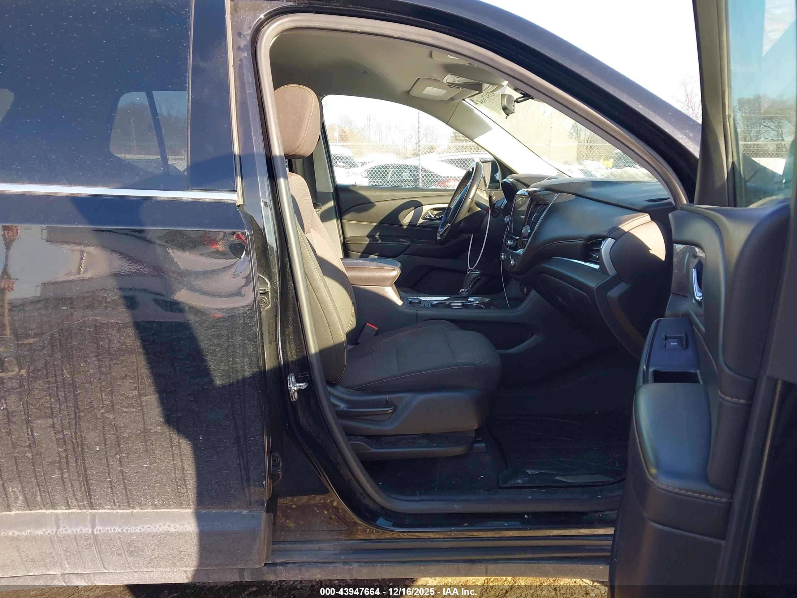 CHEVROLET TRAVERSE image 5