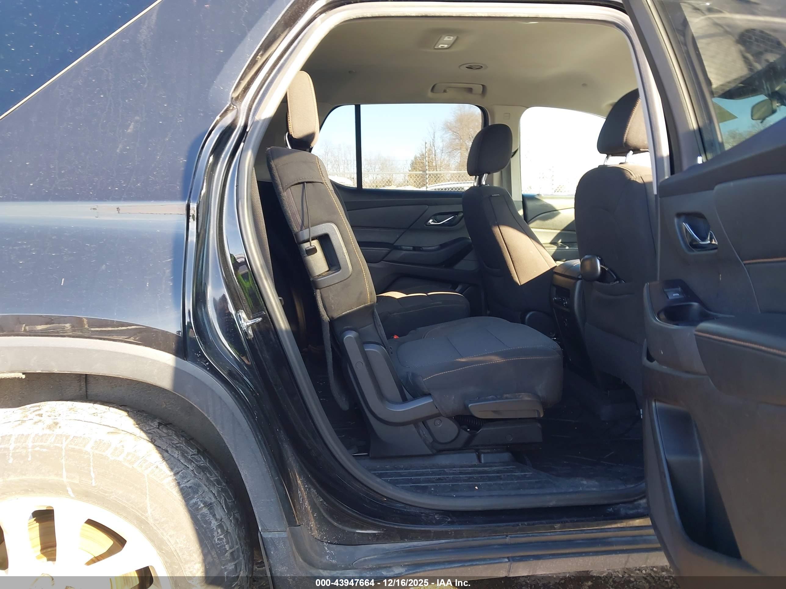 CHEVROLET TRAVERSE image 8