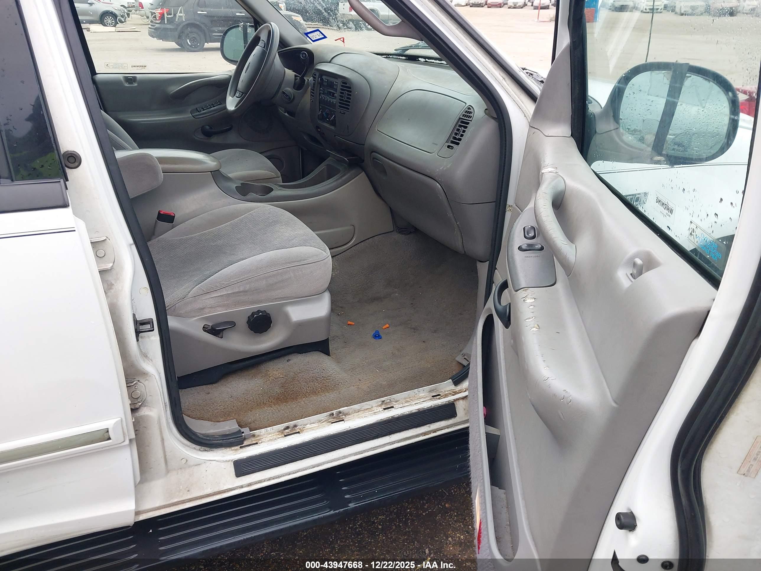FORD EXPEDITION image 5