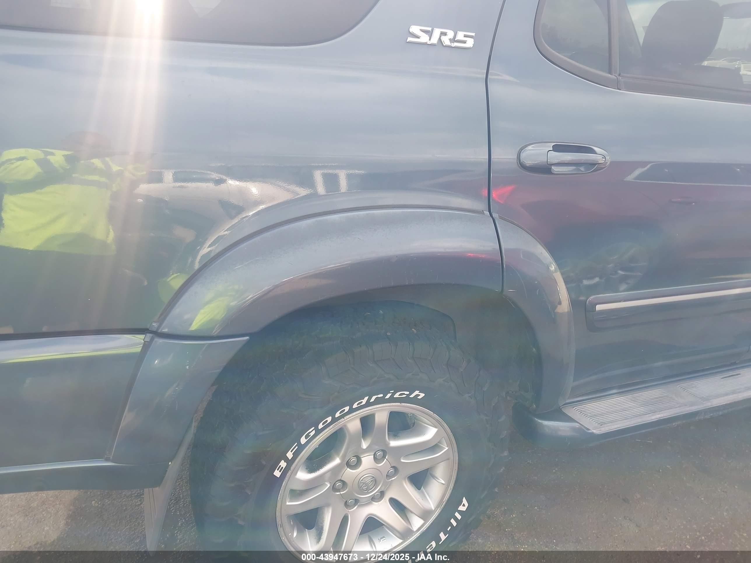 TOYOTA SEQUOIA image 6