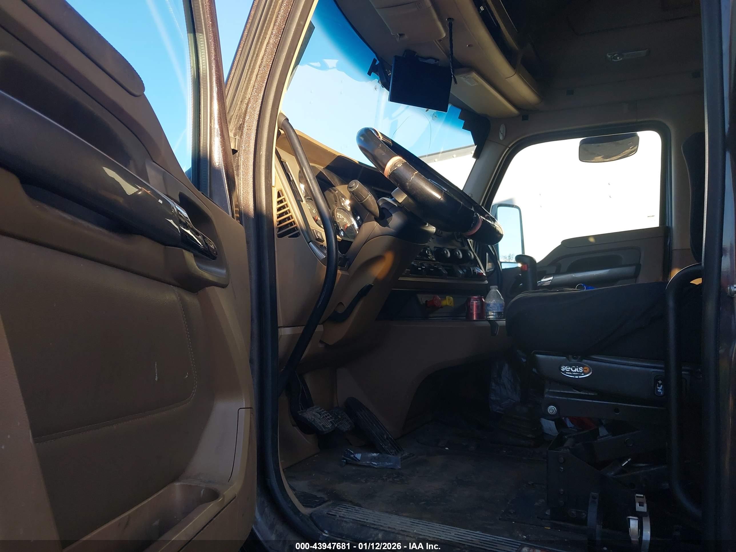KENWORTH CONSTRUCTION image 8