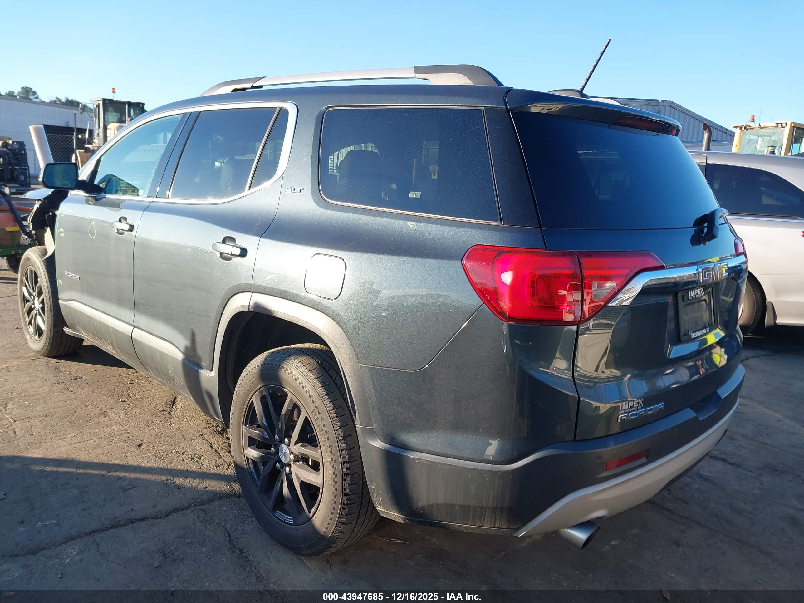 GMC ACADIA image 3