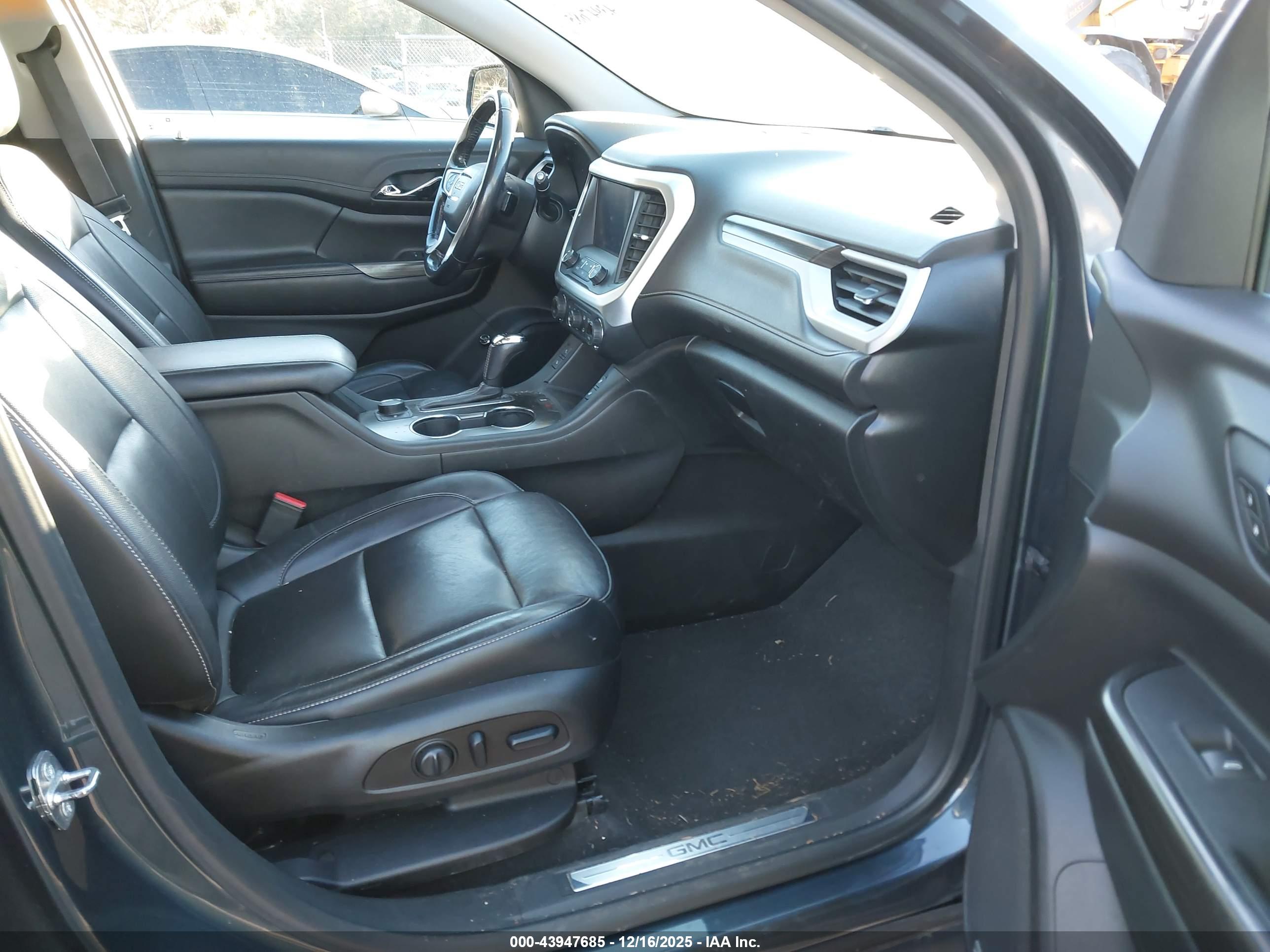 GMC ACADIA image 5