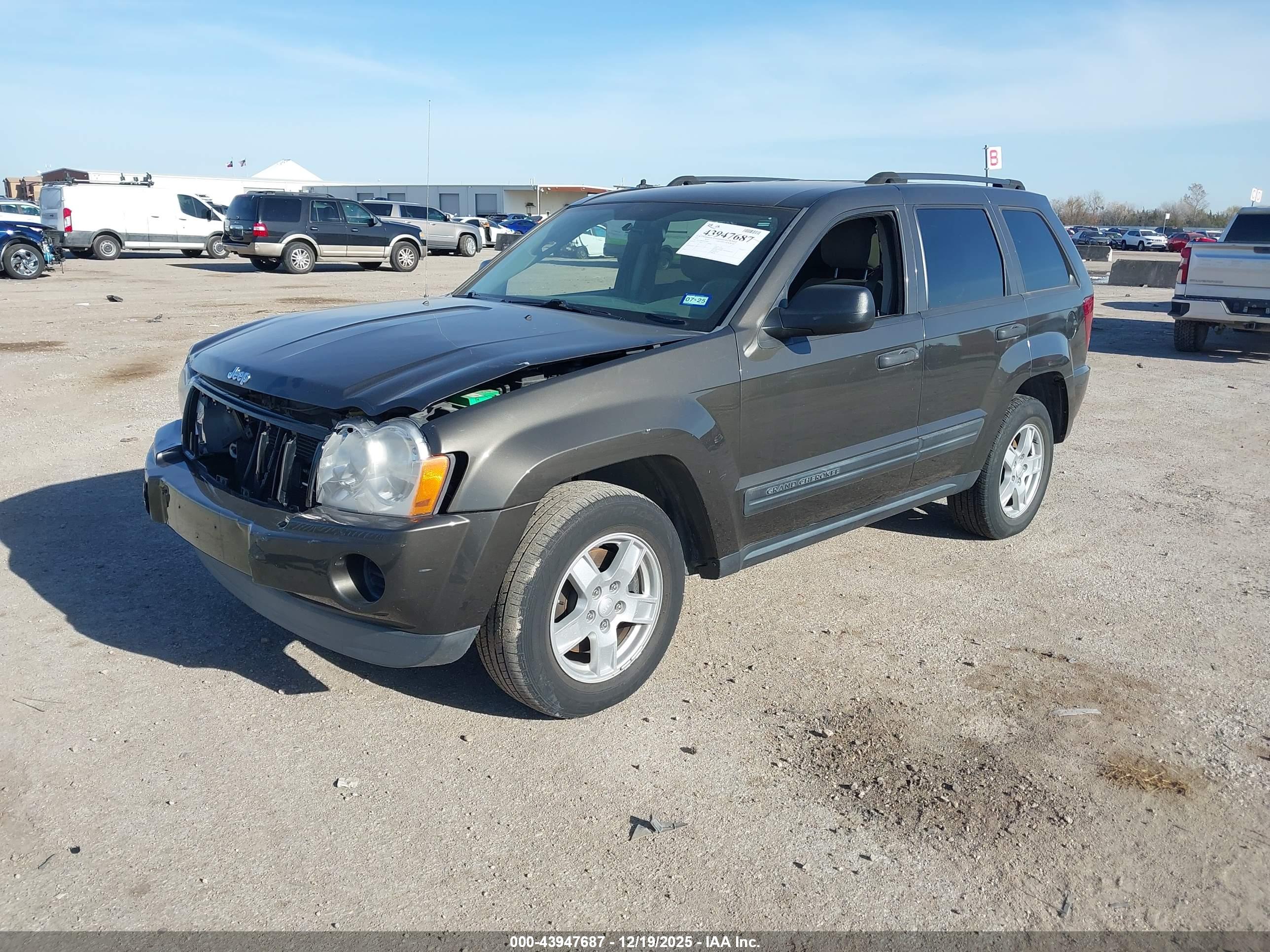 JEEP GRAND image 2