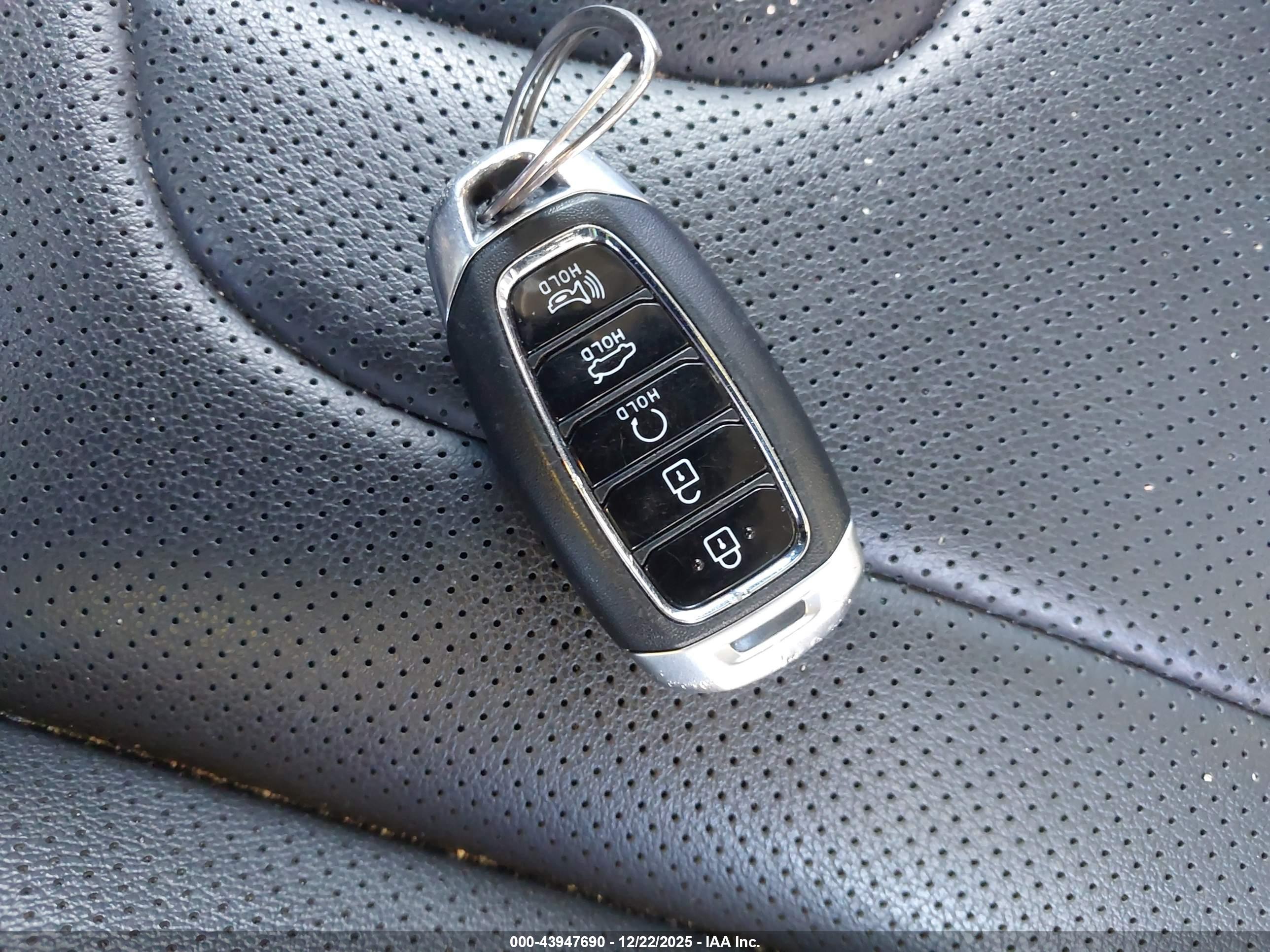 HYUNDAI ELANTRA image 11