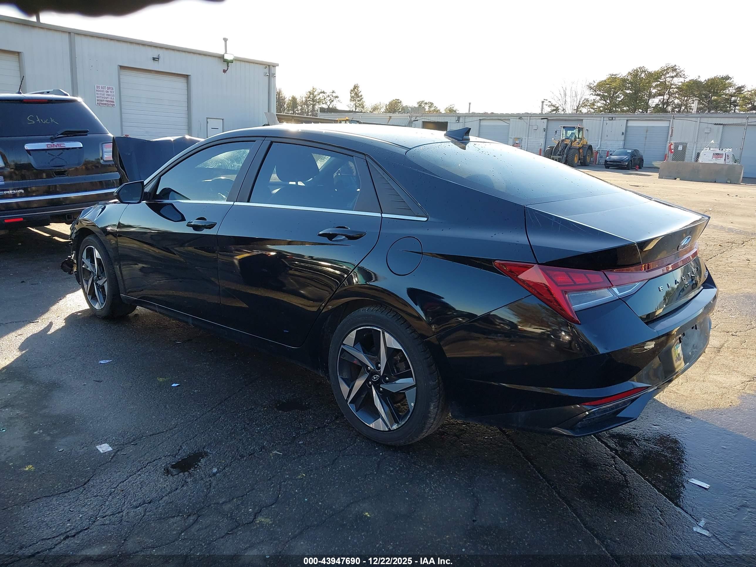 HYUNDAI ELANTRA image 3