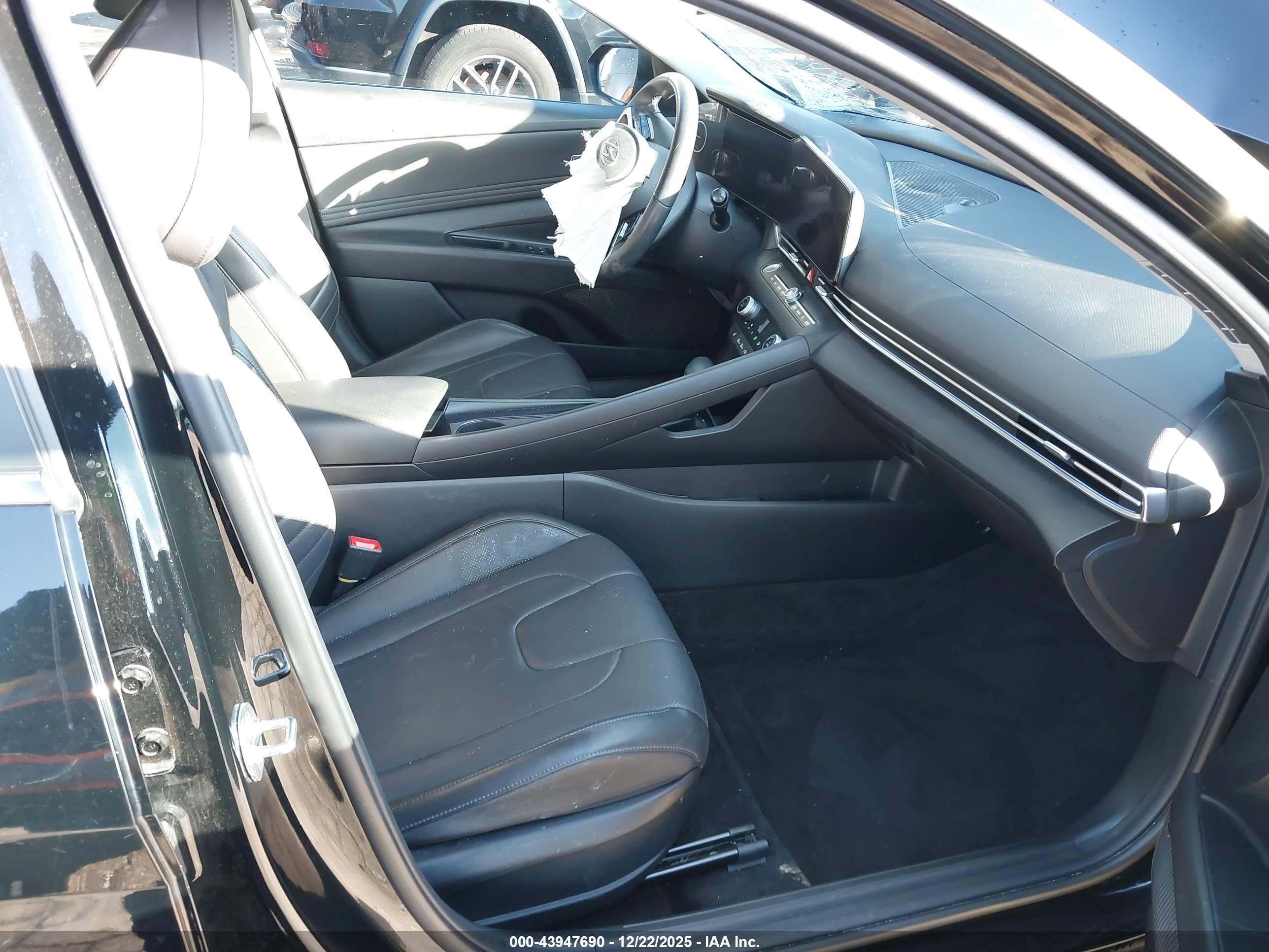 HYUNDAI ELANTRA image 5