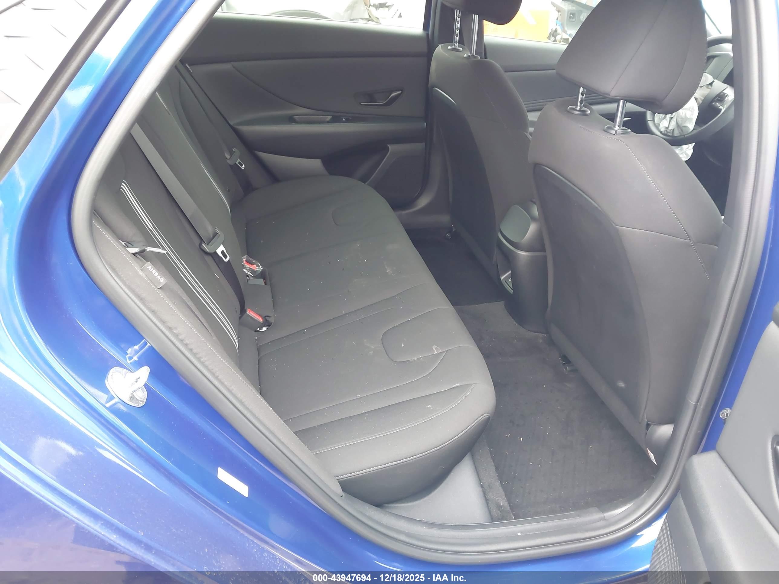 HYUNDAI ELANTRA image 8