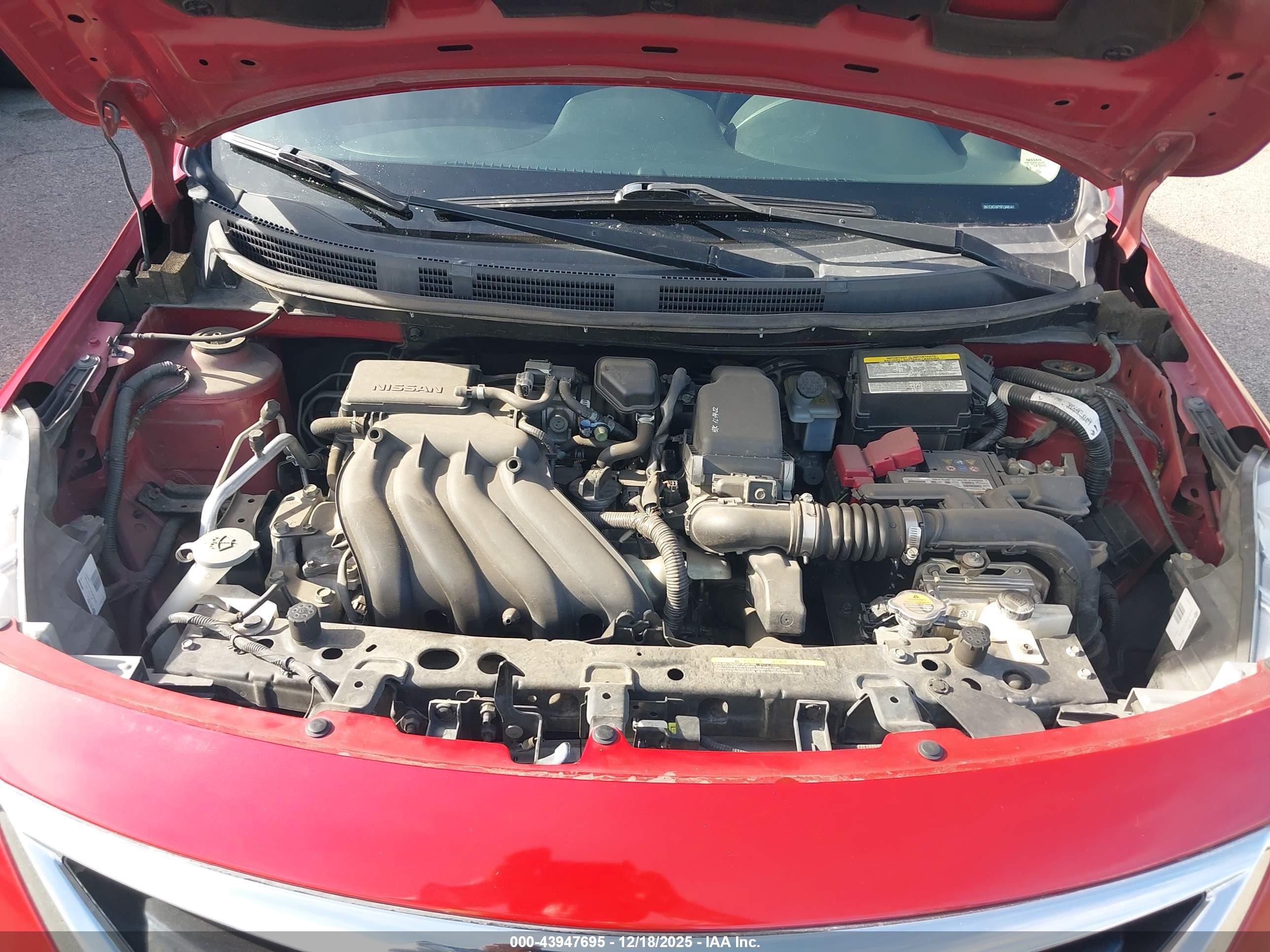 NISSAN VERSA image 10