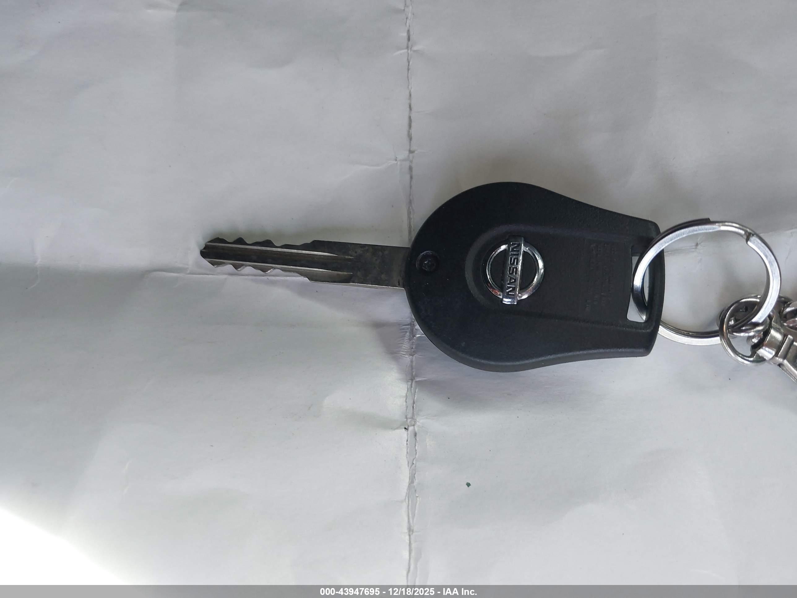 NISSAN VERSA image 11