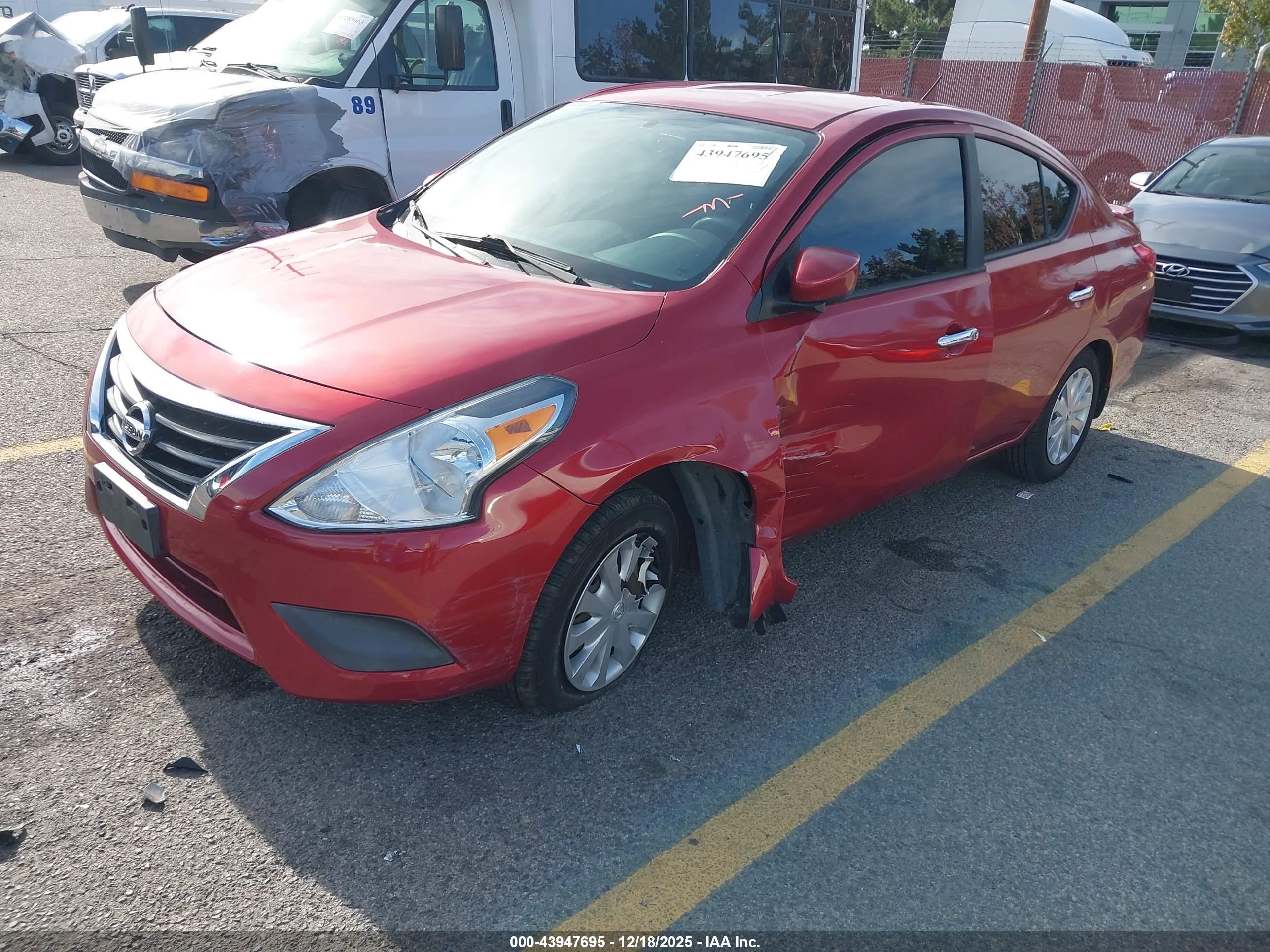 NISSAN VERSA image 2
