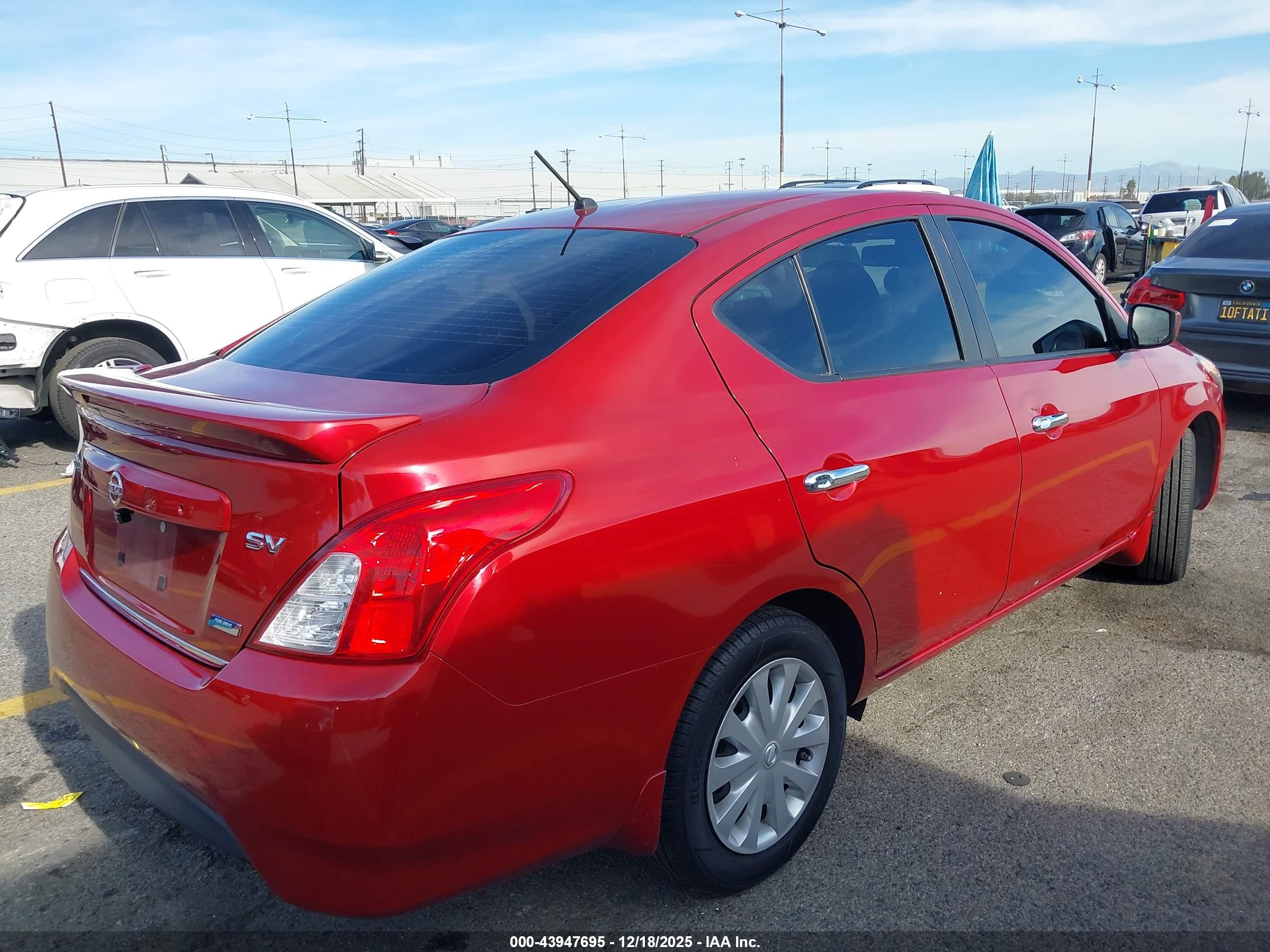 NISSAN VERSA image 4