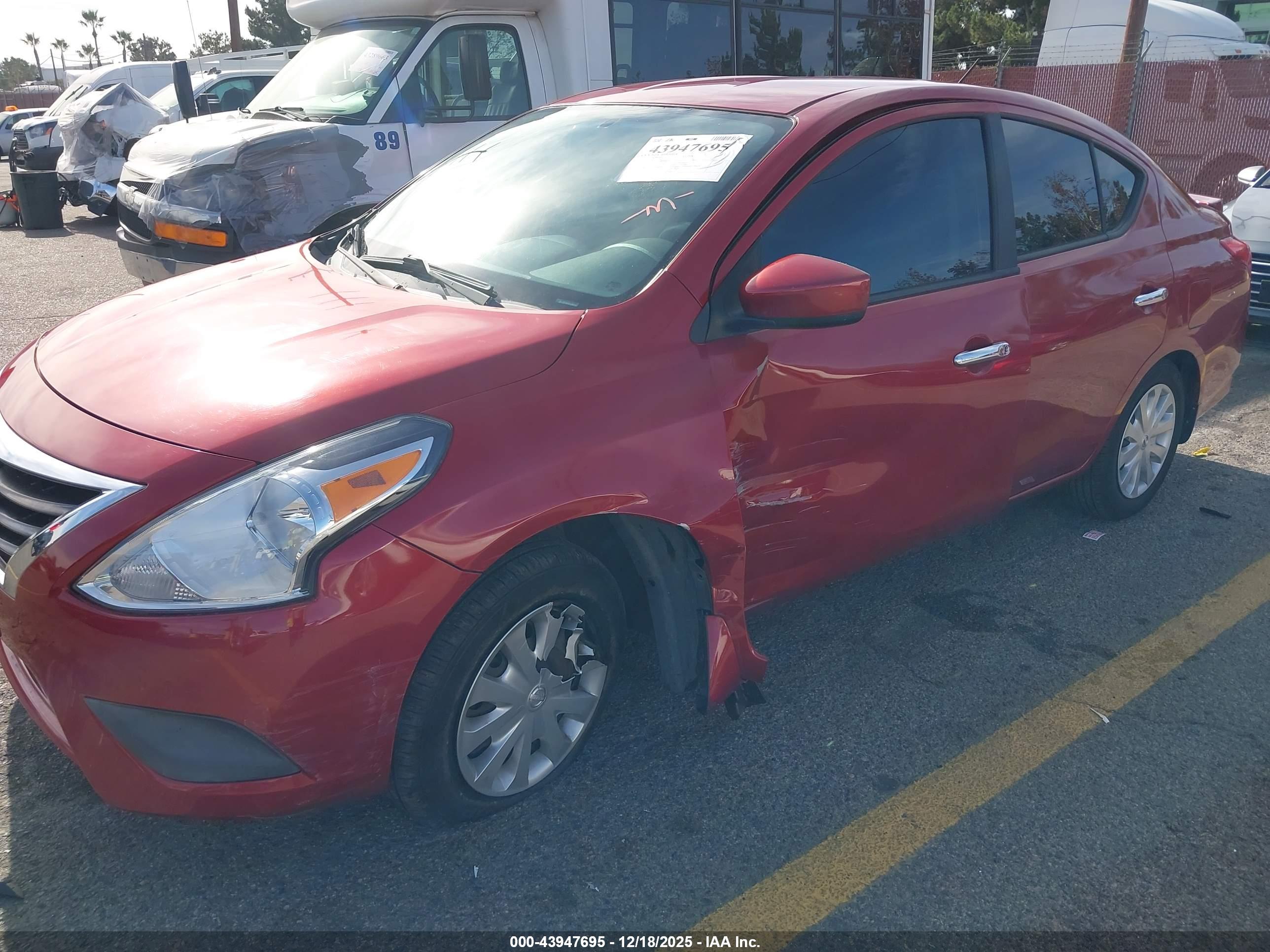 NISSAN VERSA image 6