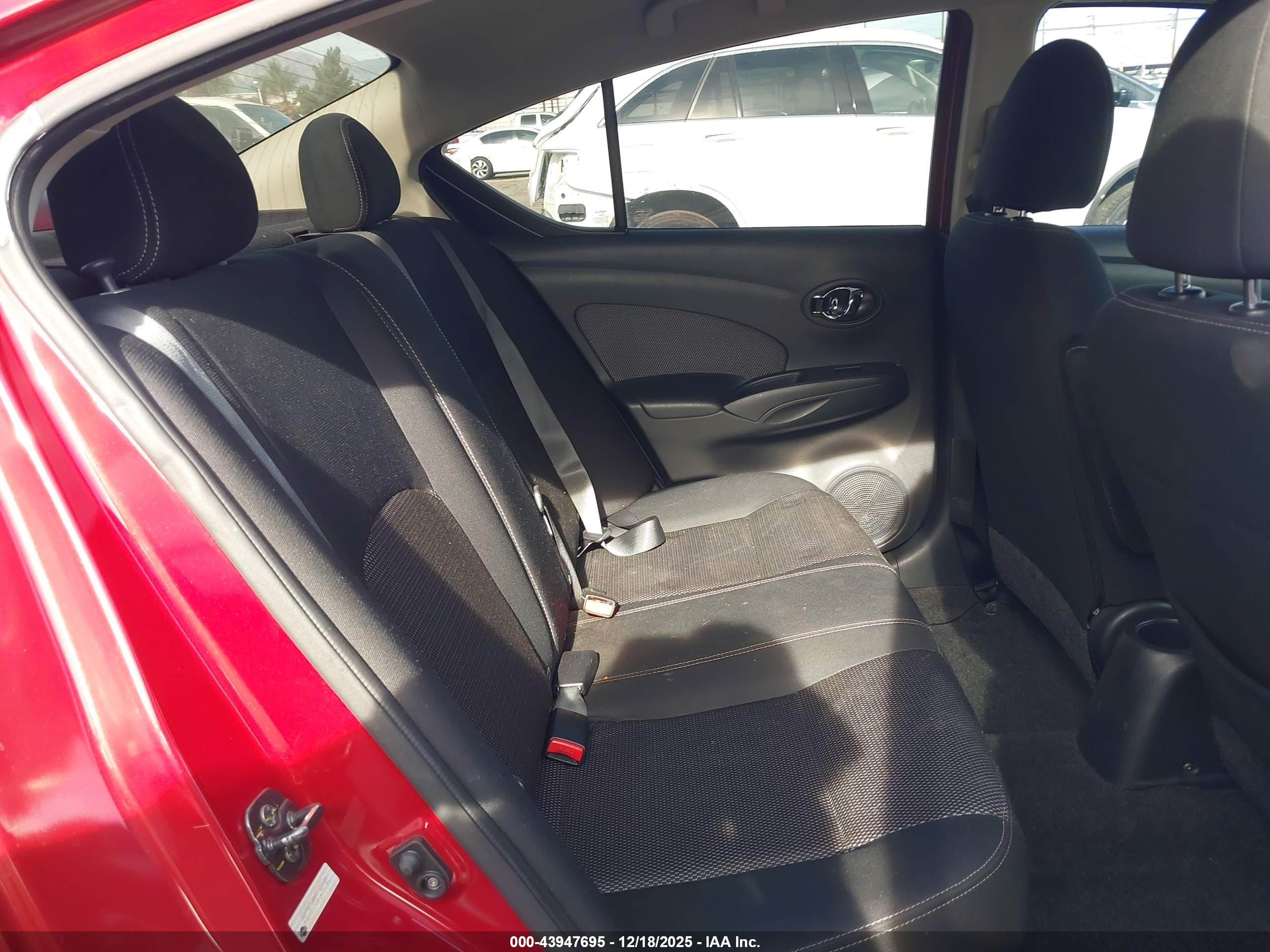 NISSAN VERSA image 8