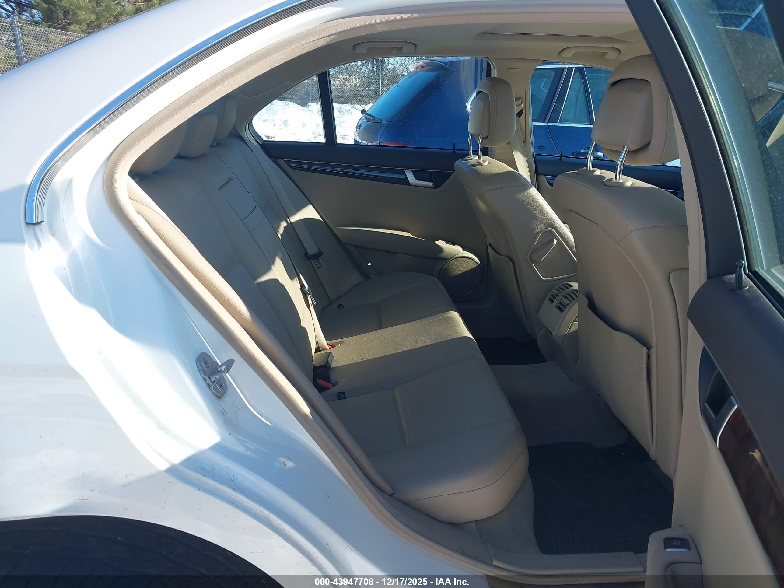 MERCEDES-BENZ C image 8