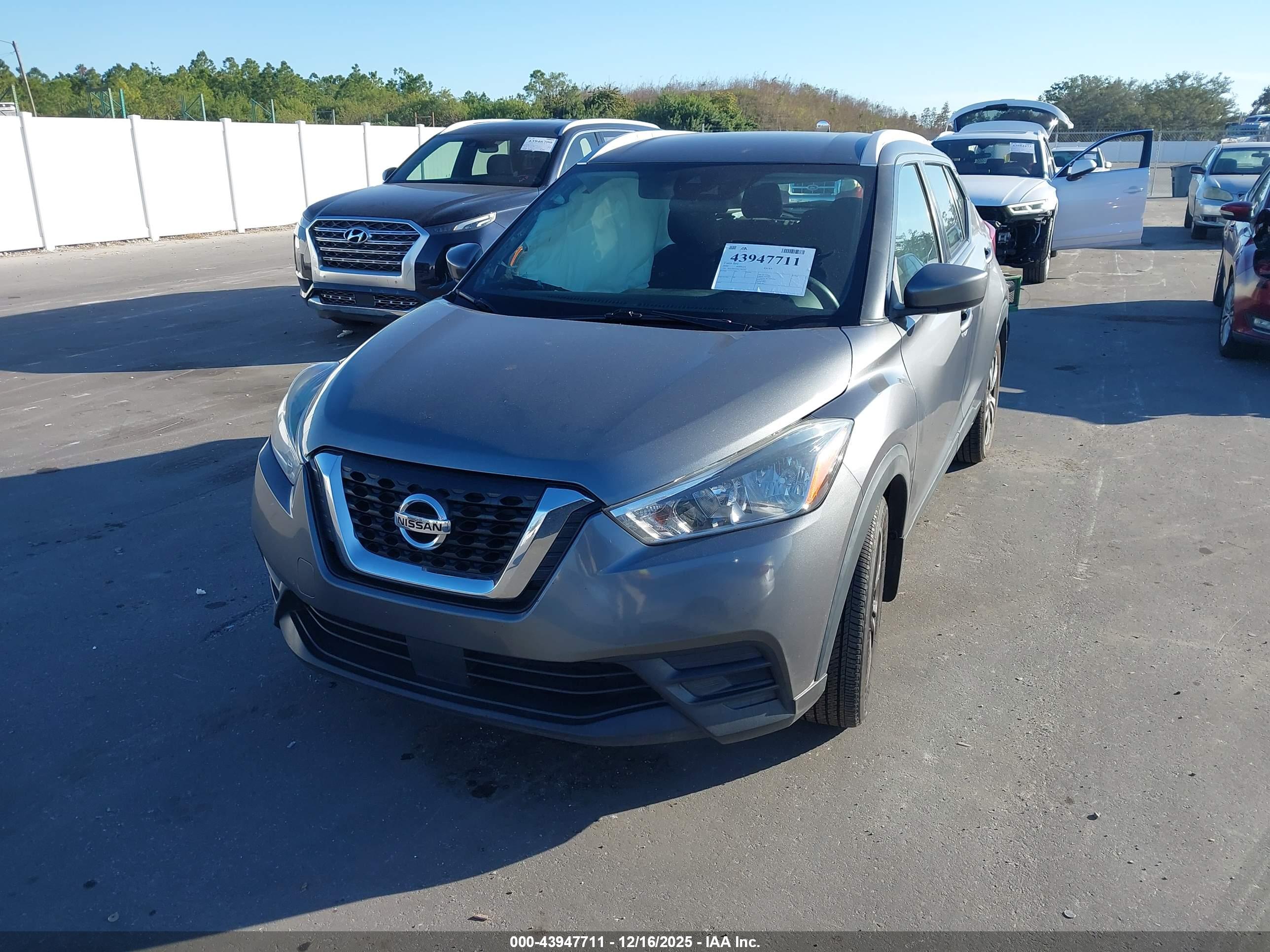 NISSAN KICKS image 2
