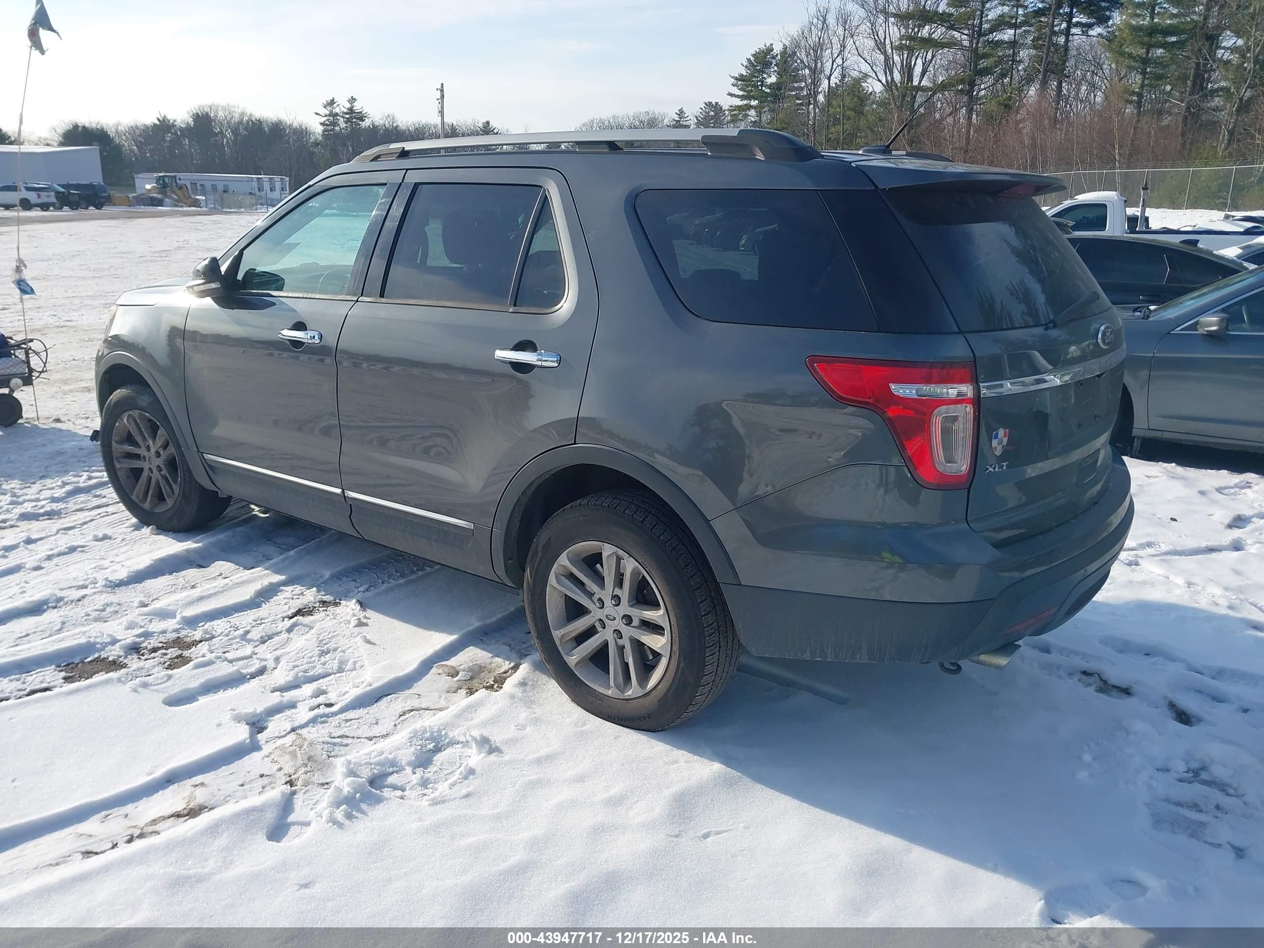 FORD EXPLORER image 3
