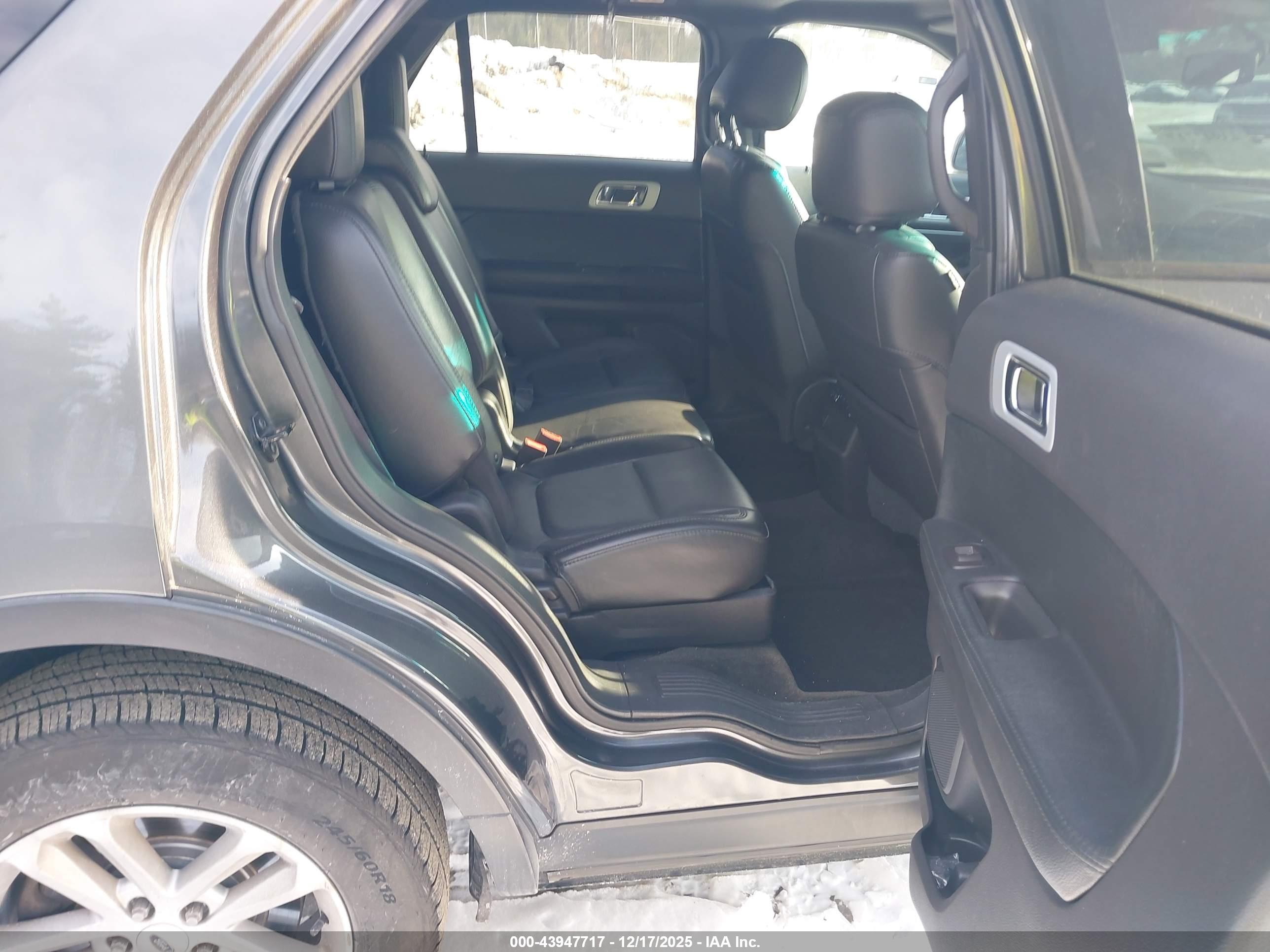 FORD EXPLORER image 8