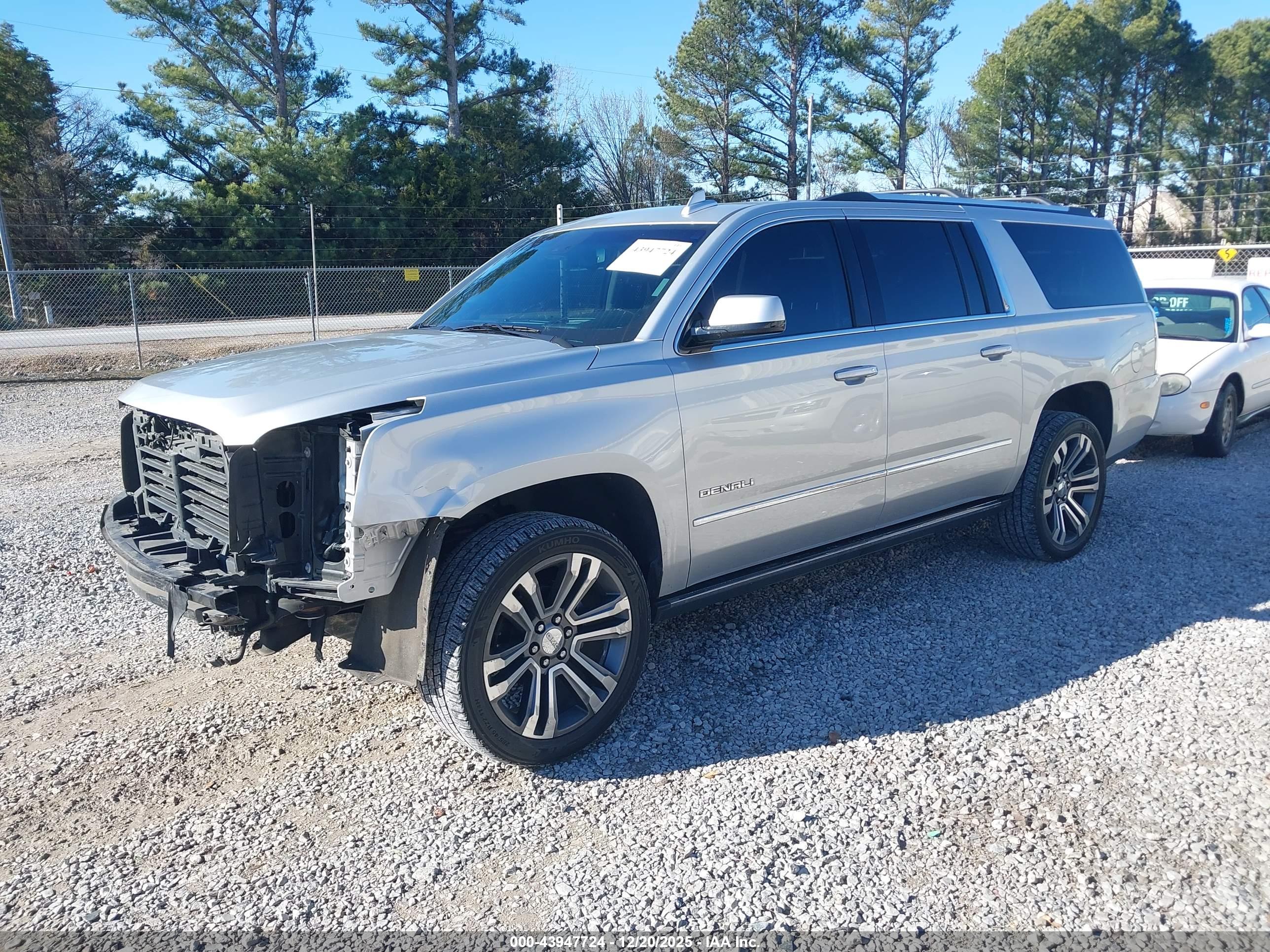 GMC YUKON image 2