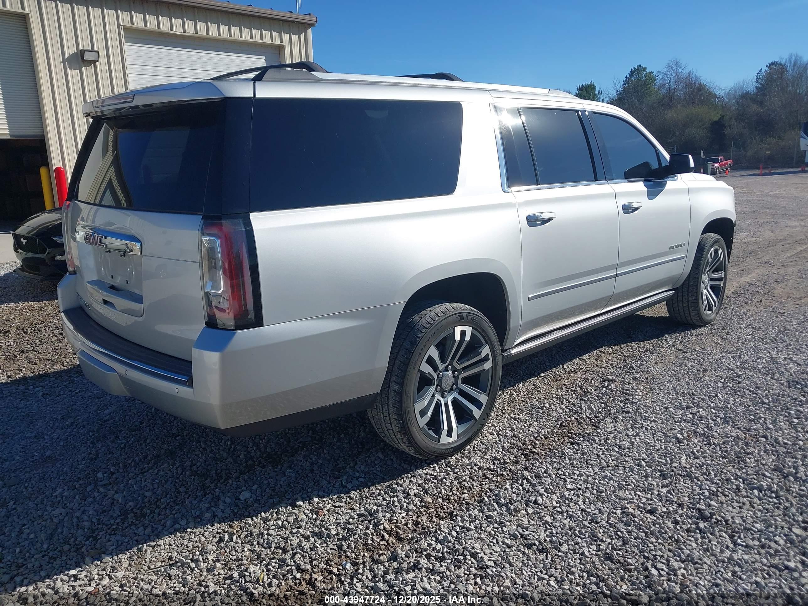 GMC YUKON image 4