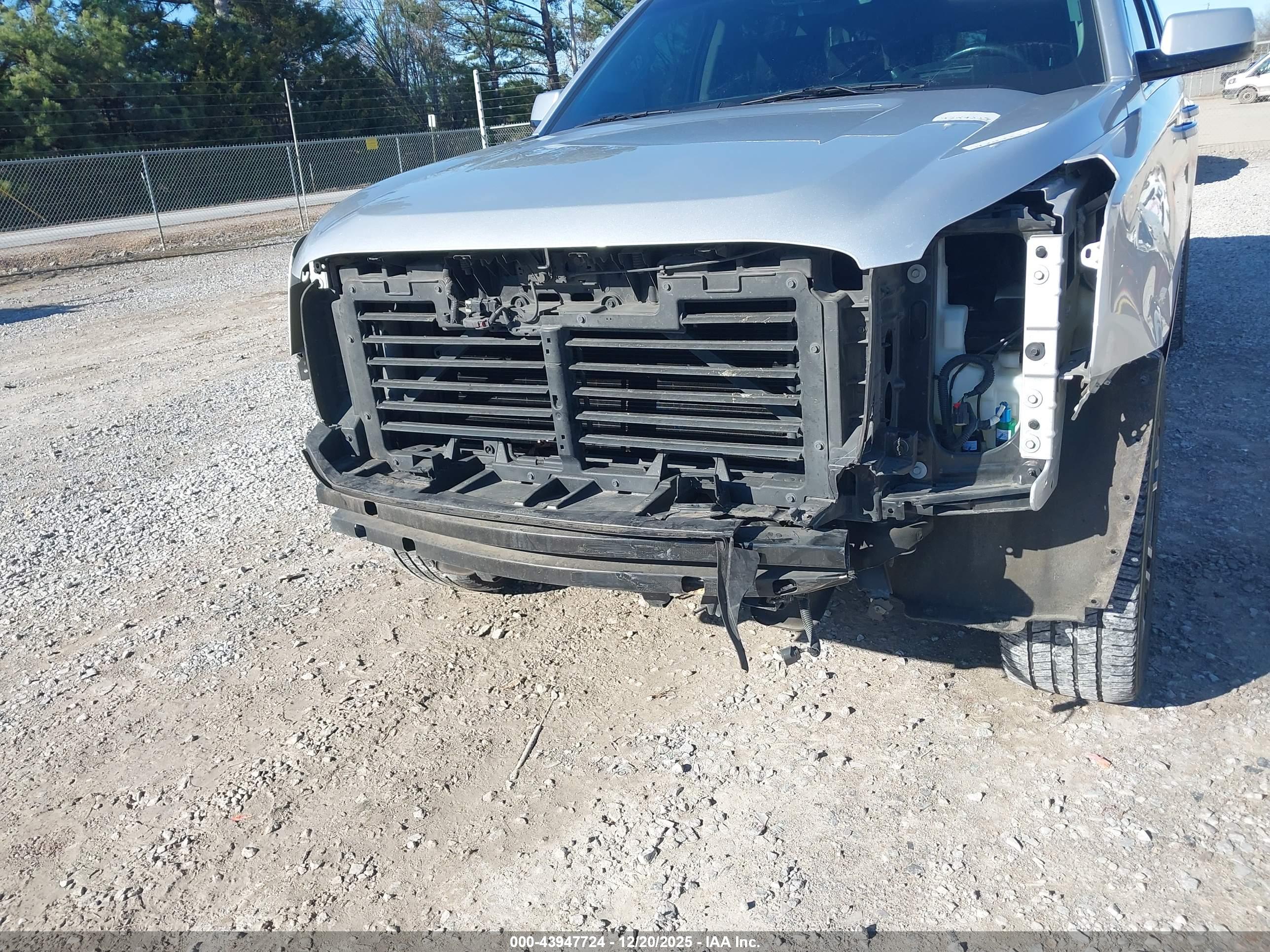 GMC YUKON image 6