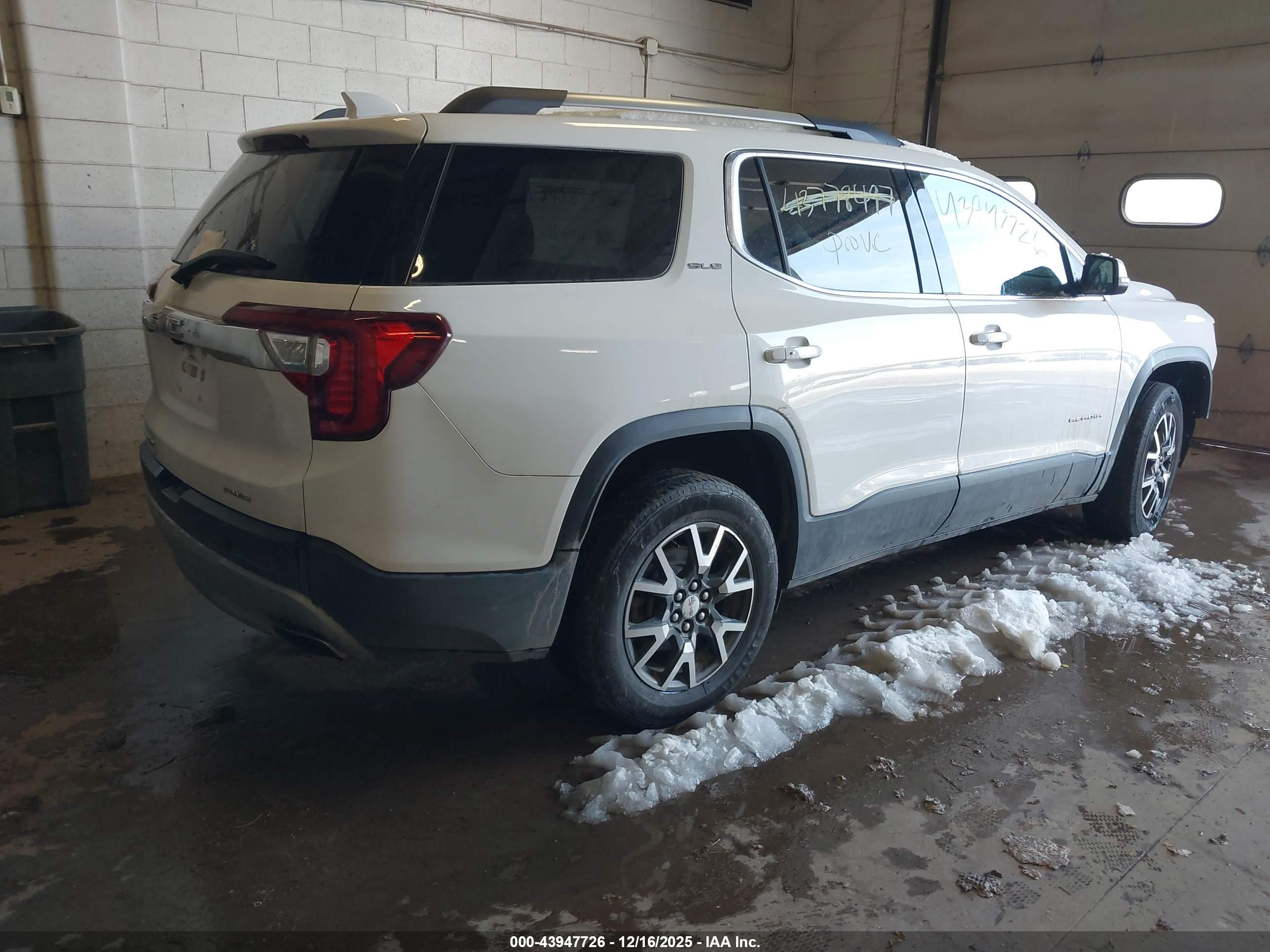 GMC ACADIA image 4