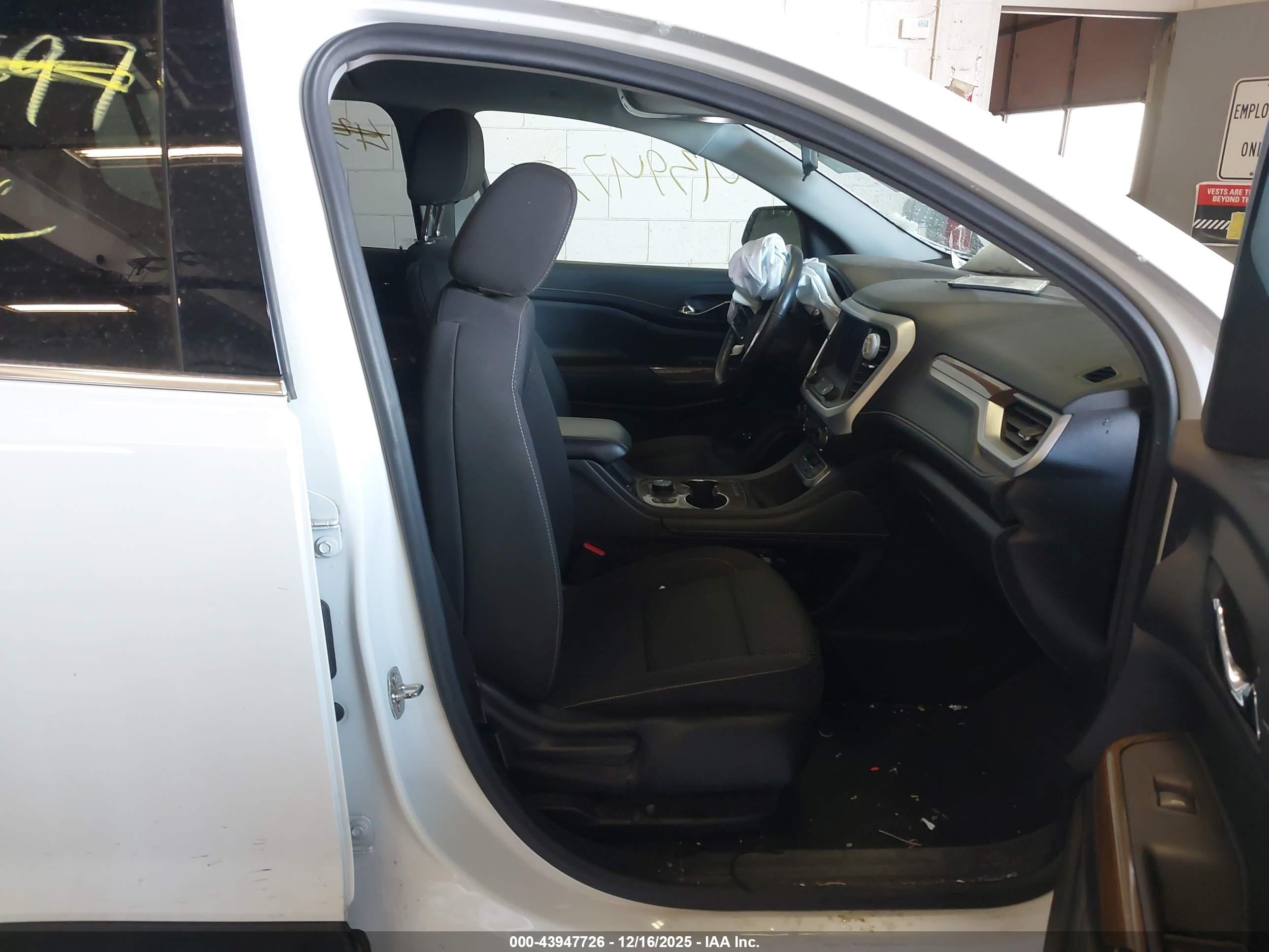GMC ACADIA image 5