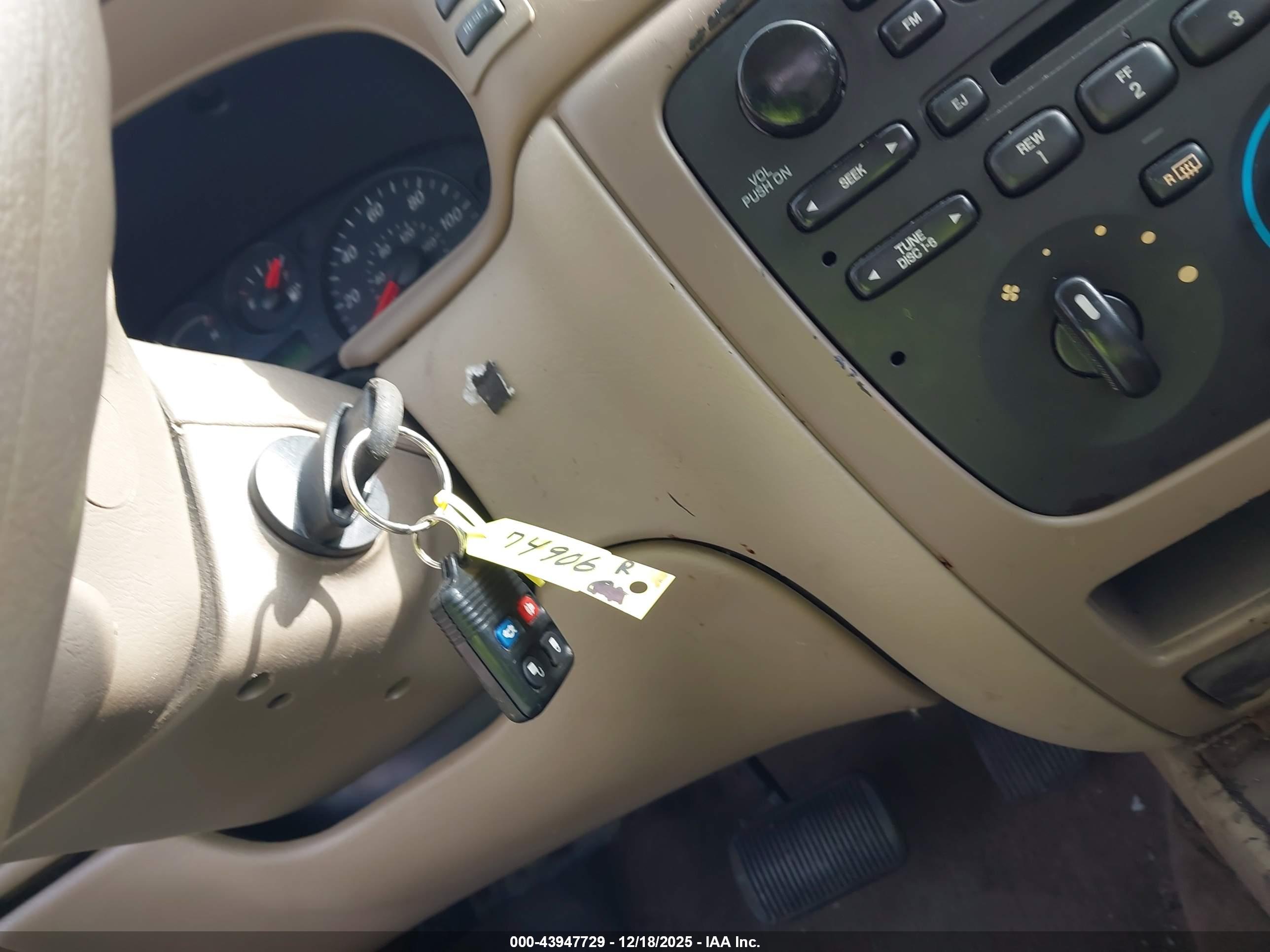 FORD TAURUS image 11