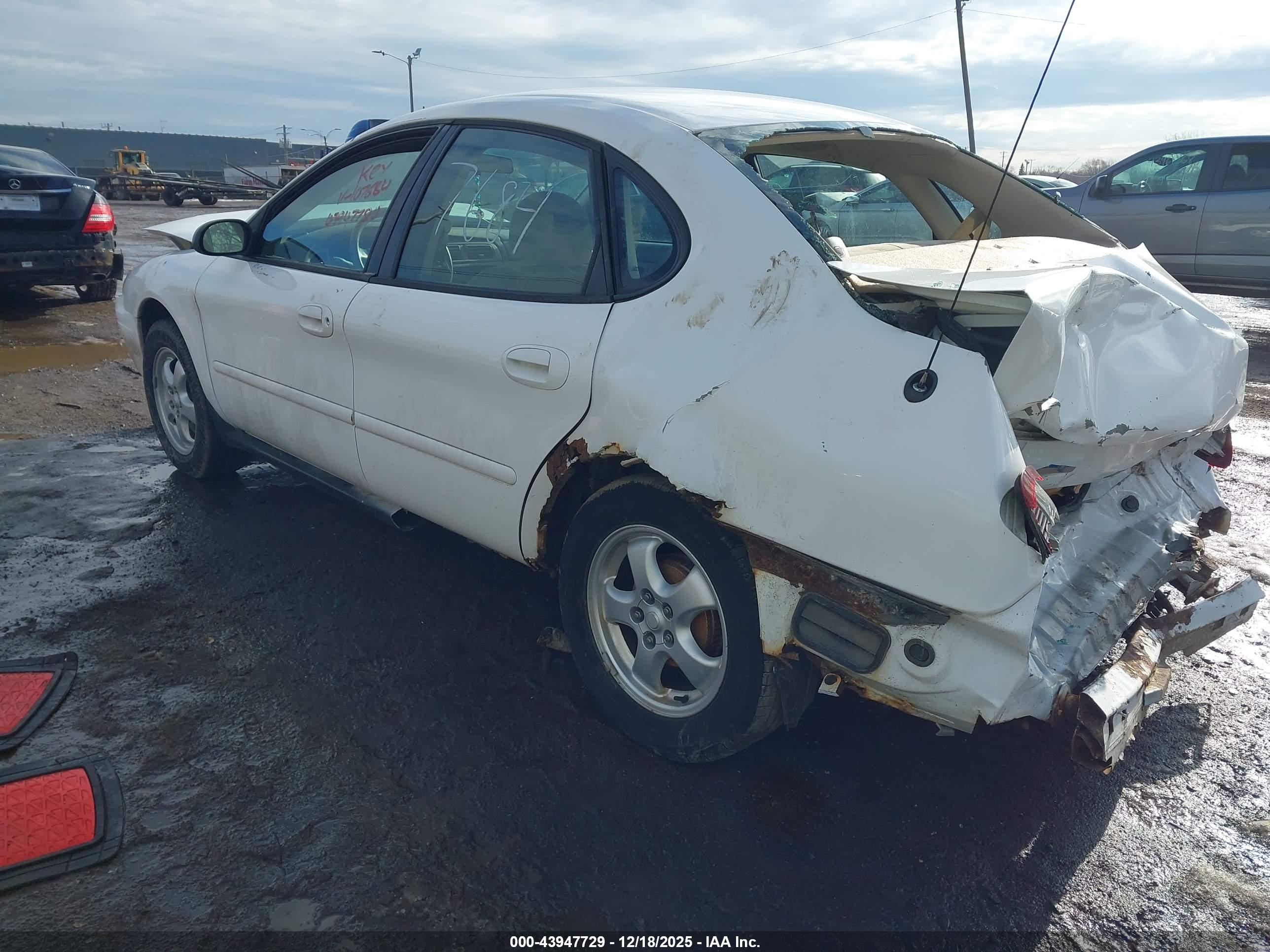 FORD TAURUS image 3