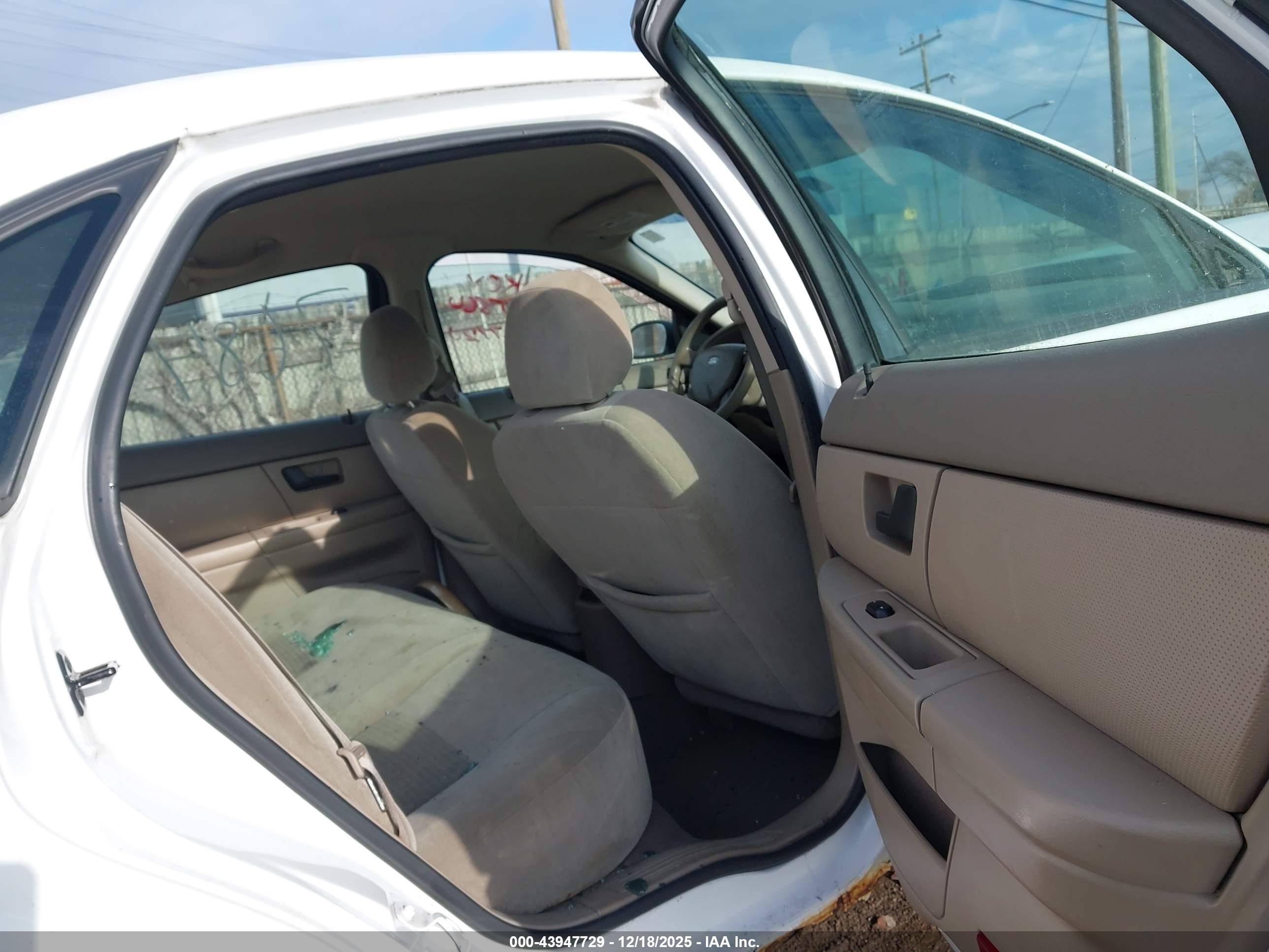 FORD TAURUS image 8
