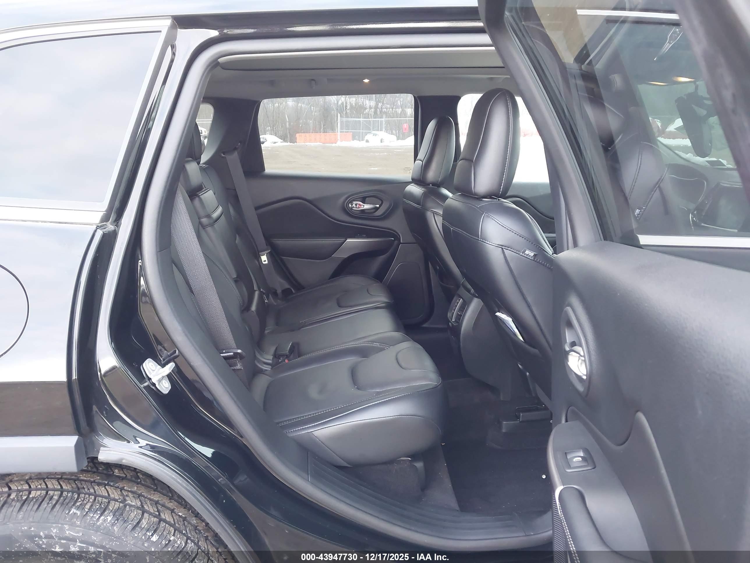 JEEP CHEROKEE image 8