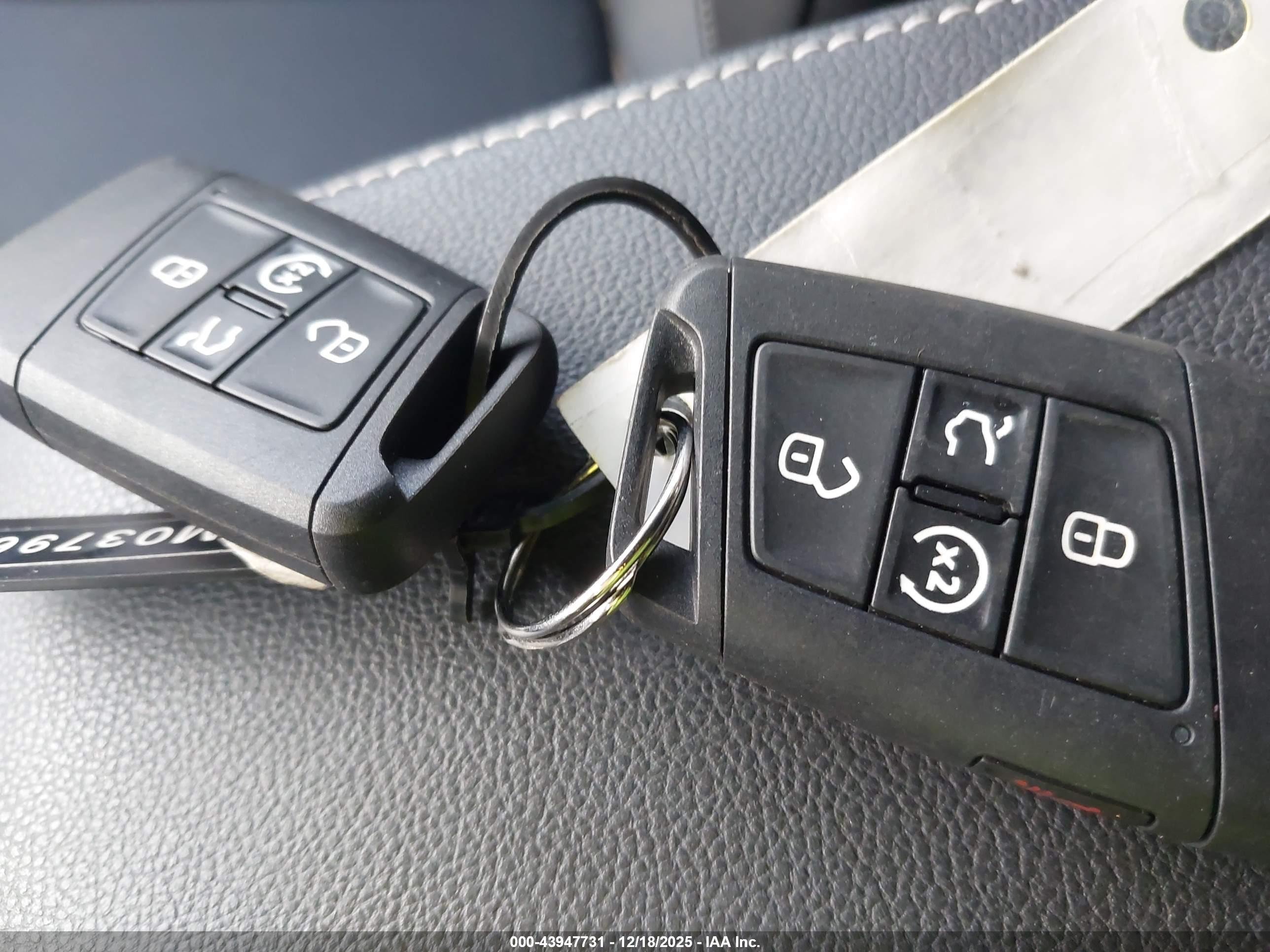 VOLKSWAGEN TIGUAN image 11