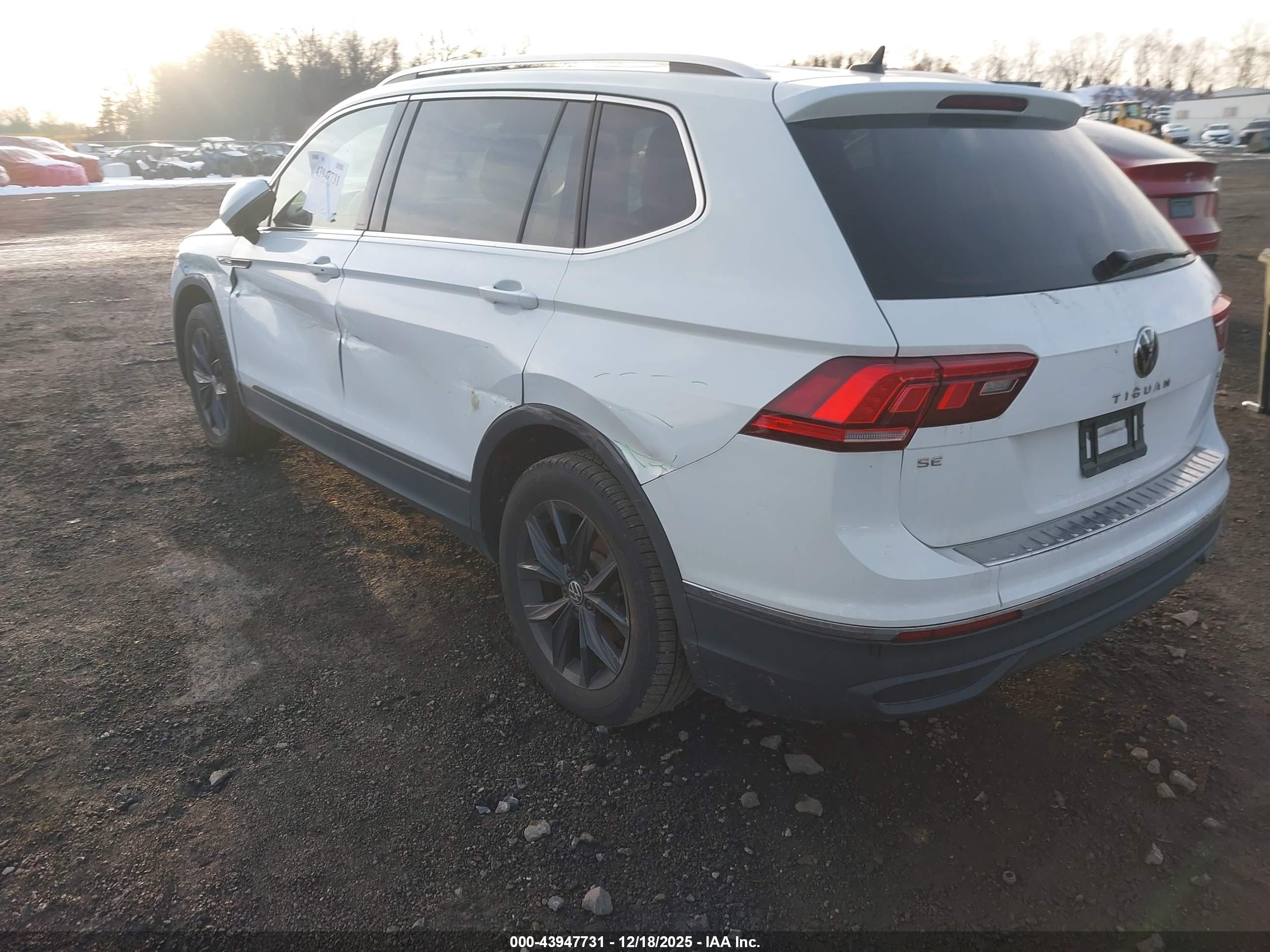VOLKSWAGEN TIGUAN image 3