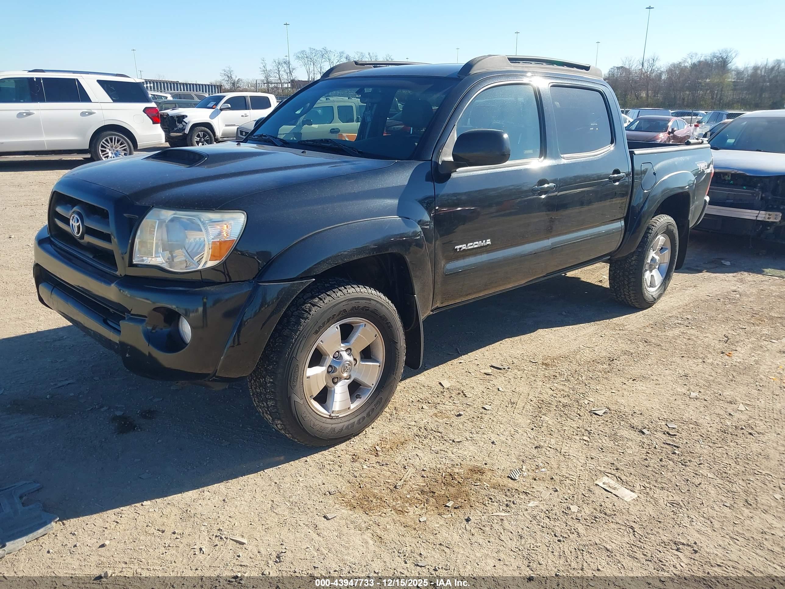 TOYOTA TACOMA image 2