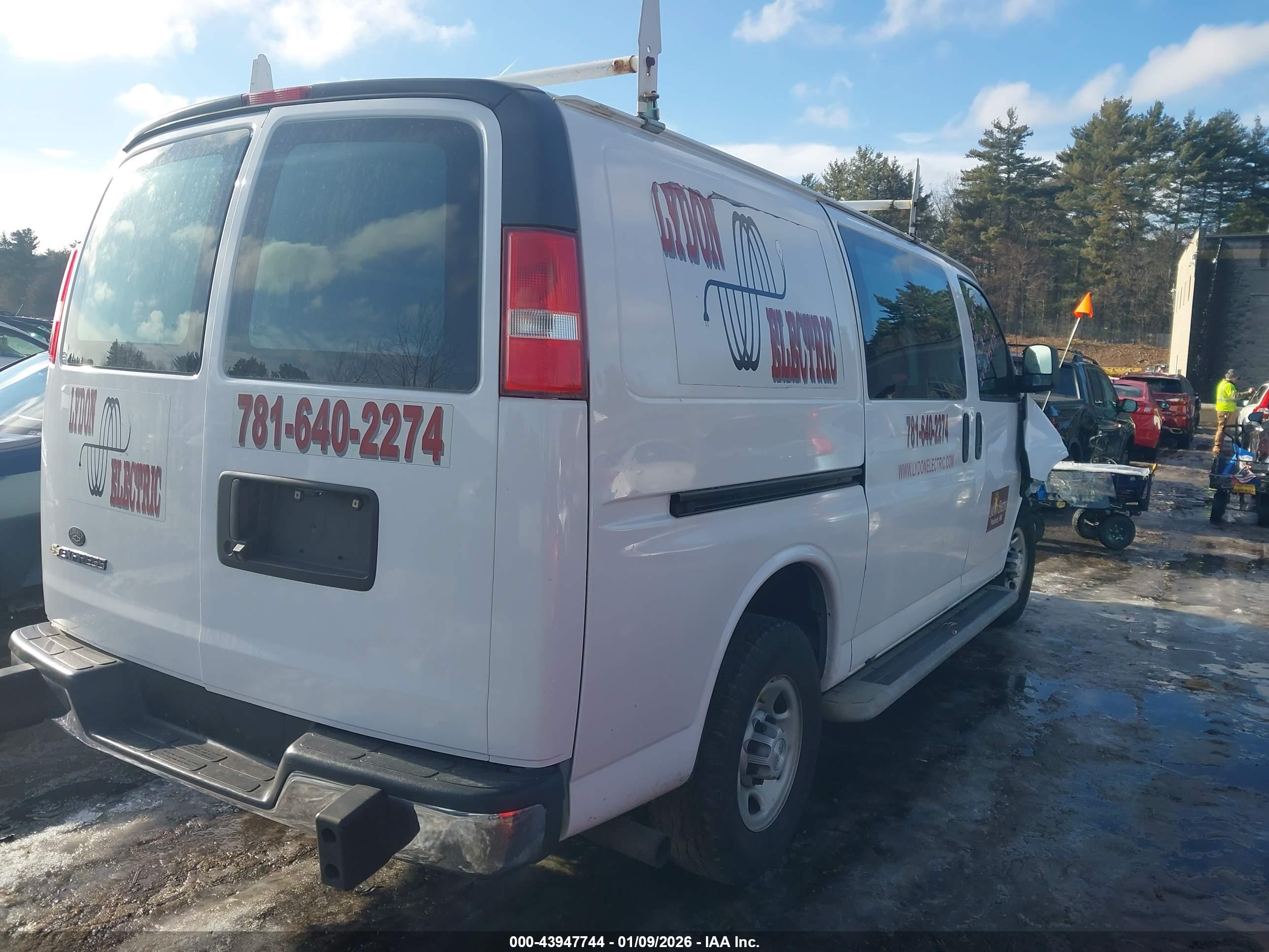 CHEVROLET EXPRESS image 4