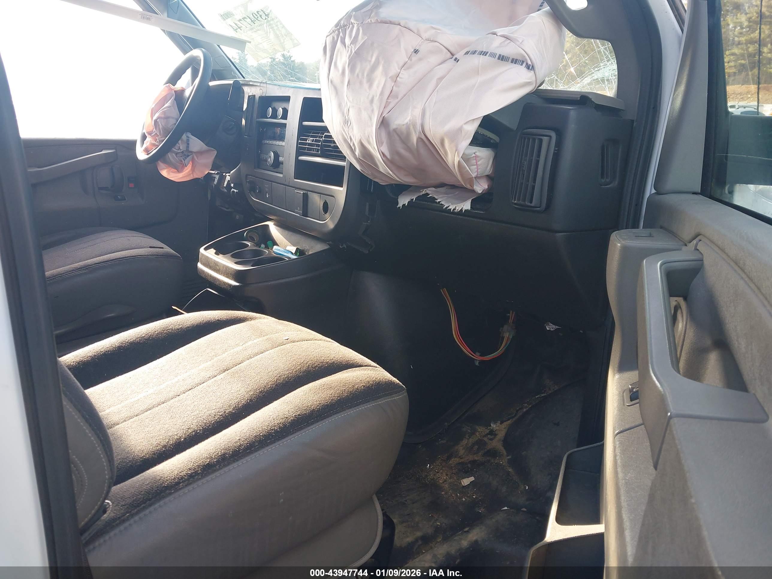 CHEVROLET EXPRESS image 5