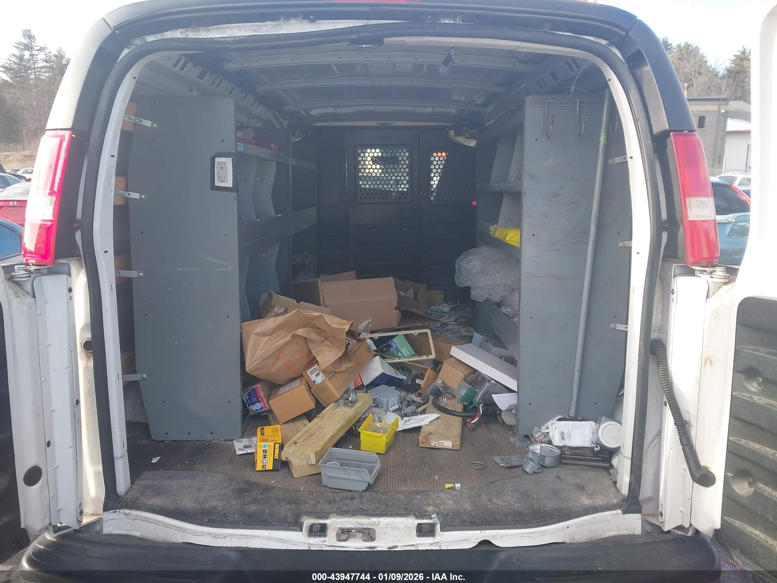 CHEVROLET EXPRESS image 8