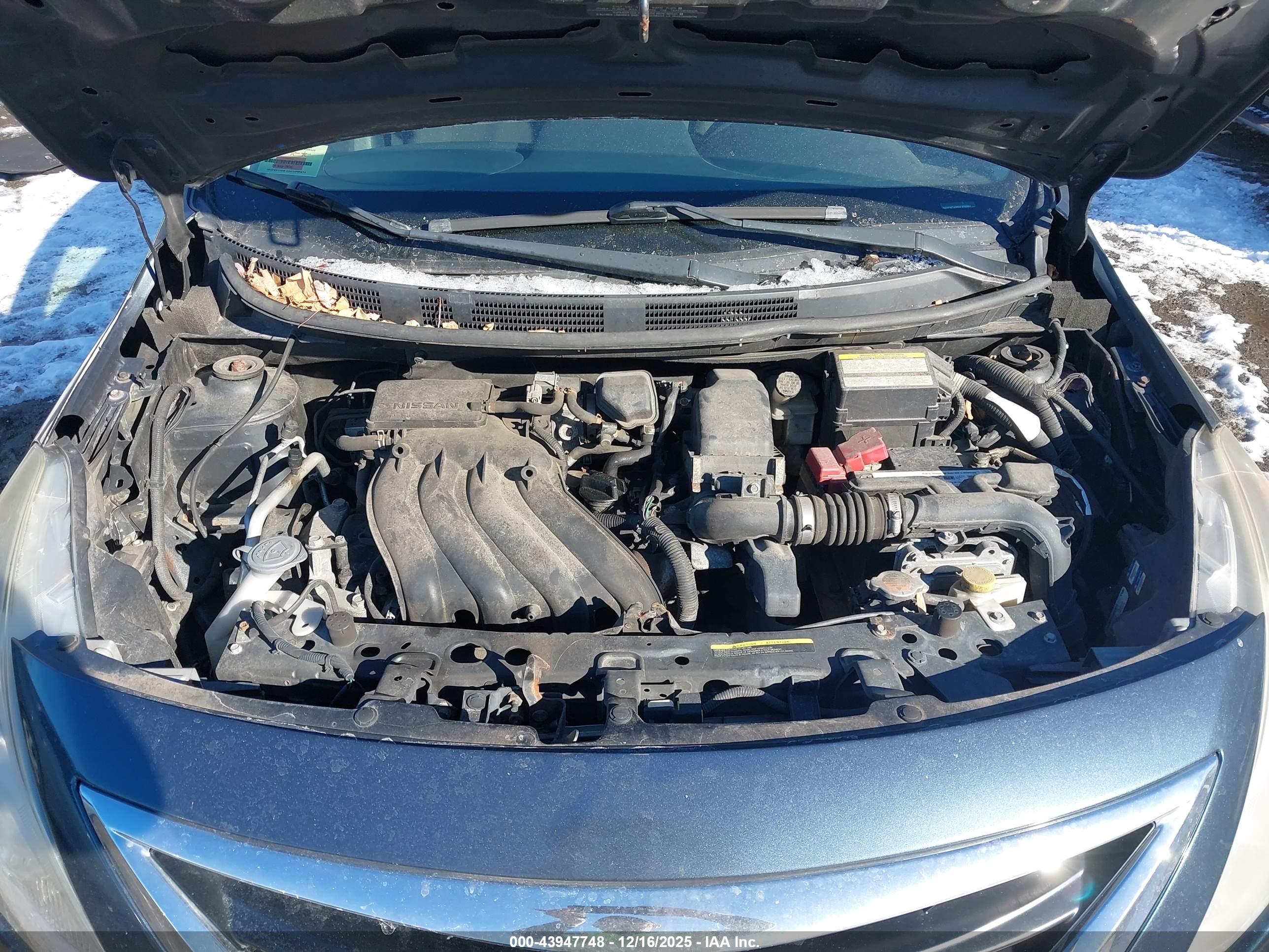 NISSAN VERSA image 10