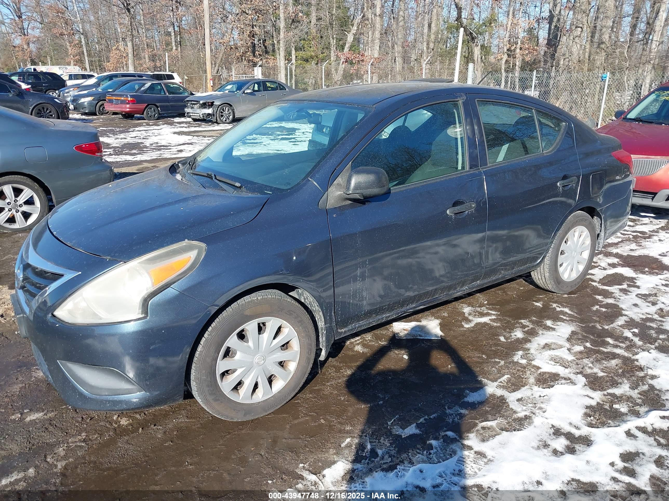 NISSAN VERSA image 2
