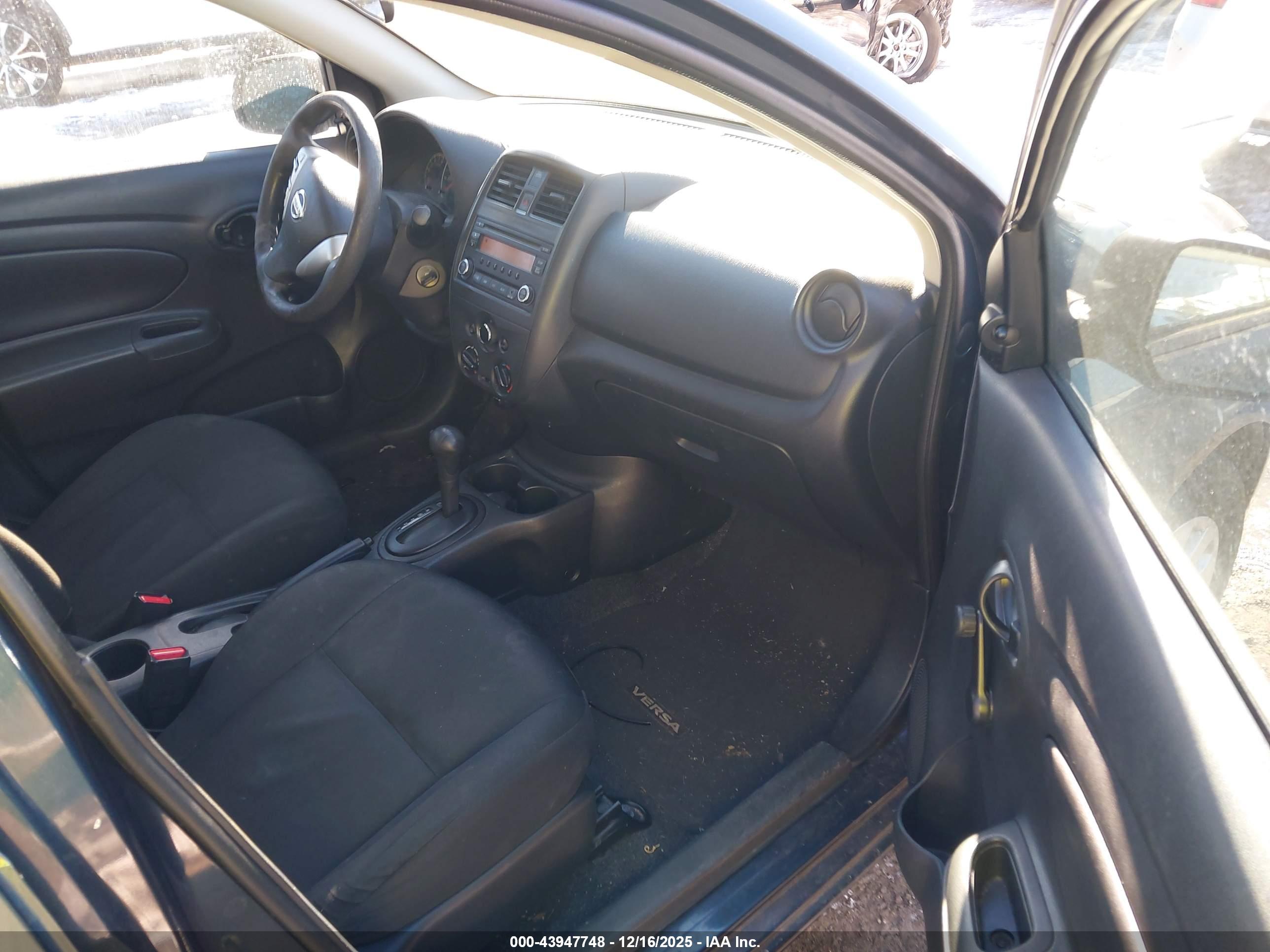 NISSAN VERSA image 5
