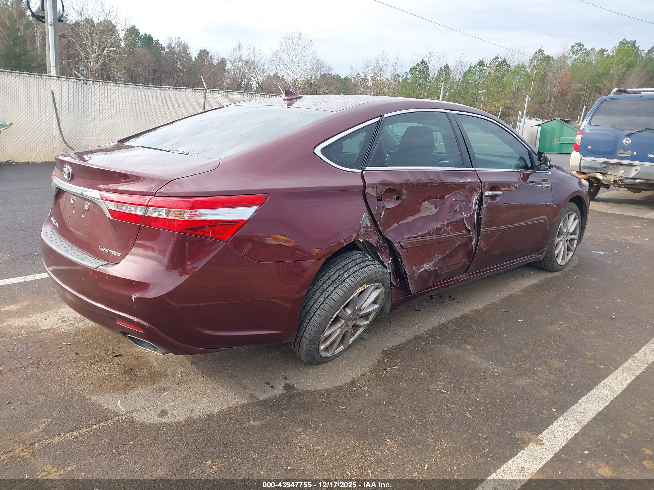 TOYOTA AVALON image 4