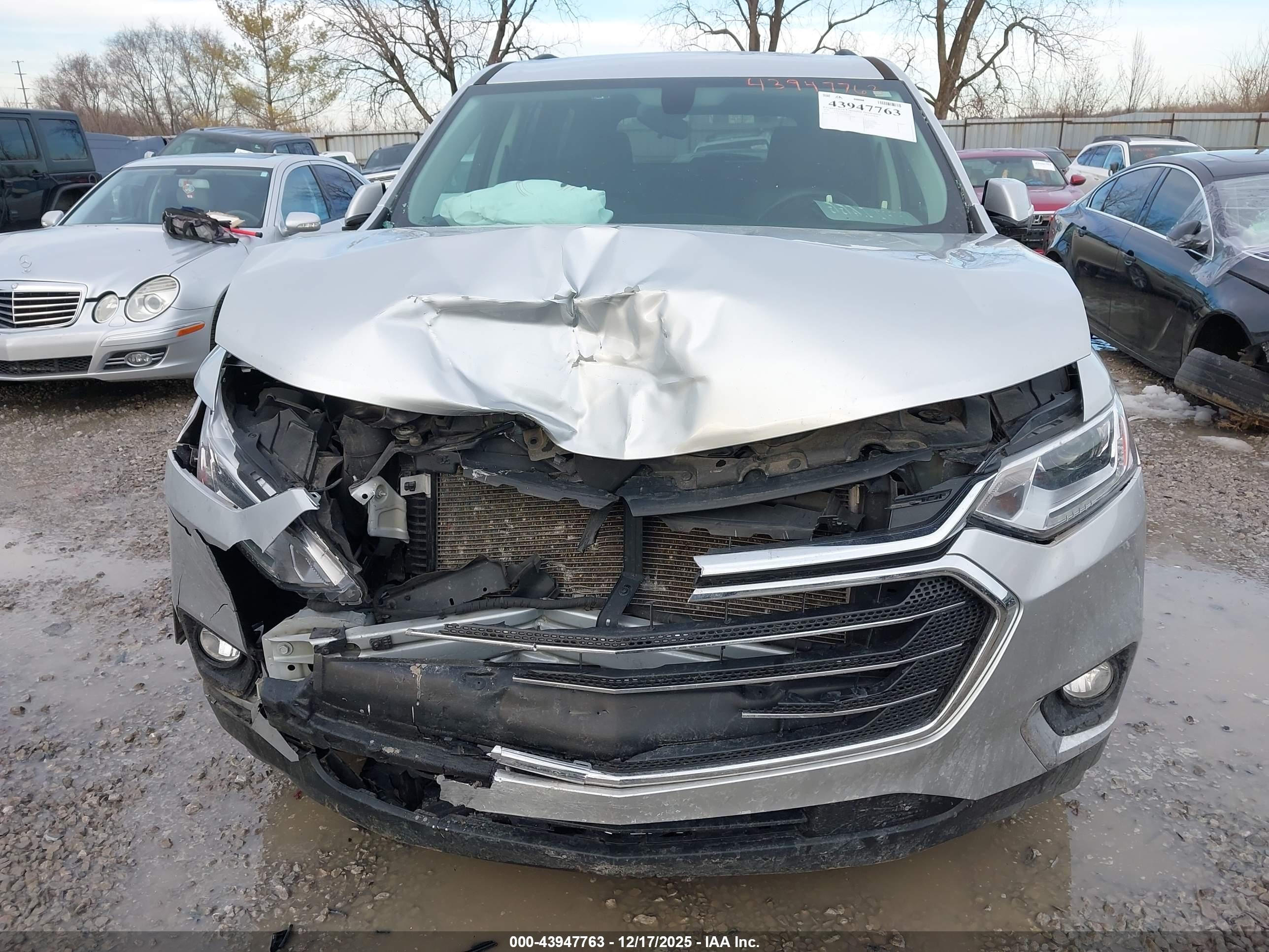 CHEVROLET TRAVERSE image 6