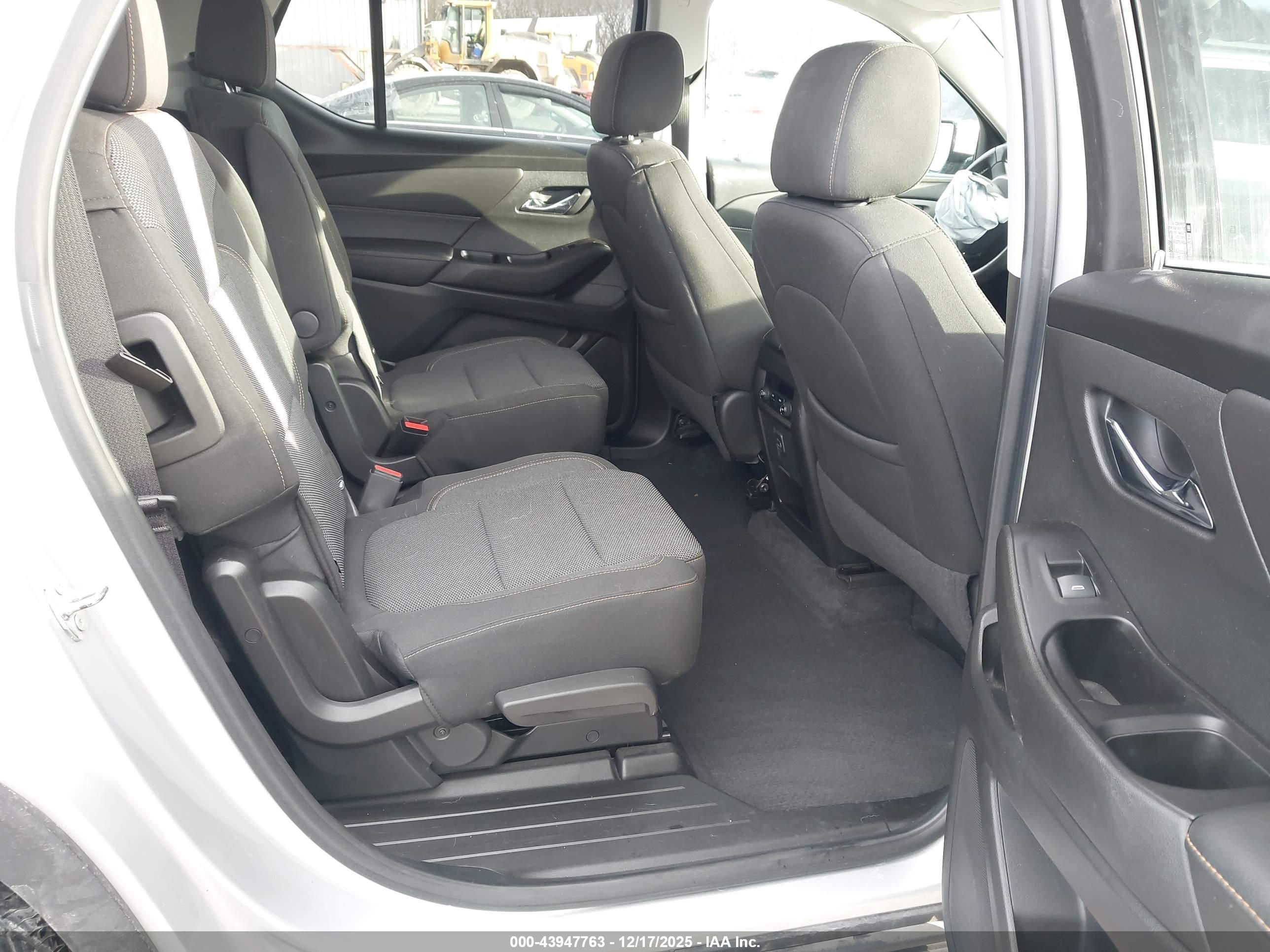 CHEVROLET TRAVERSE image 8