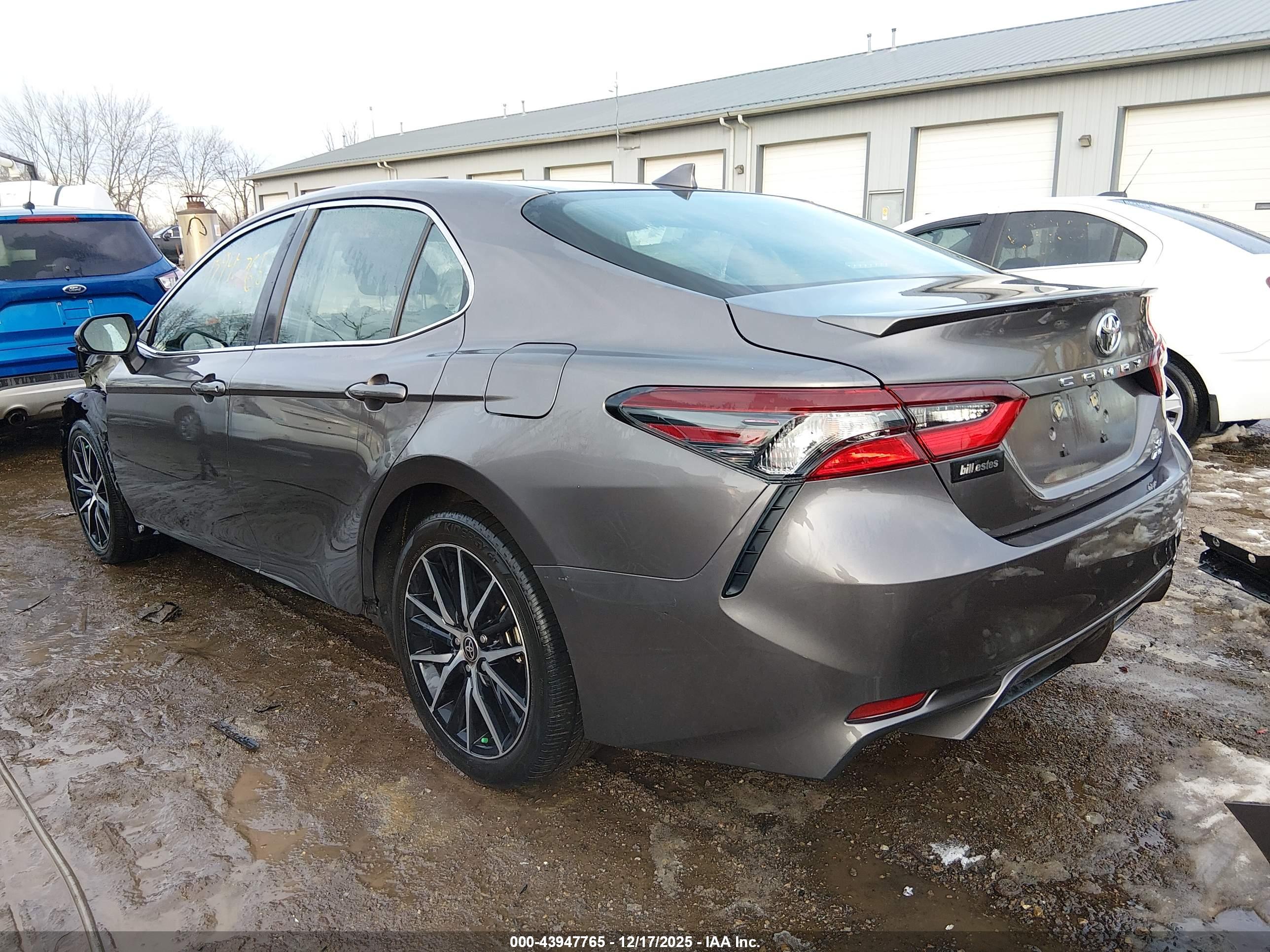 TOYOTA CAMRY image 3