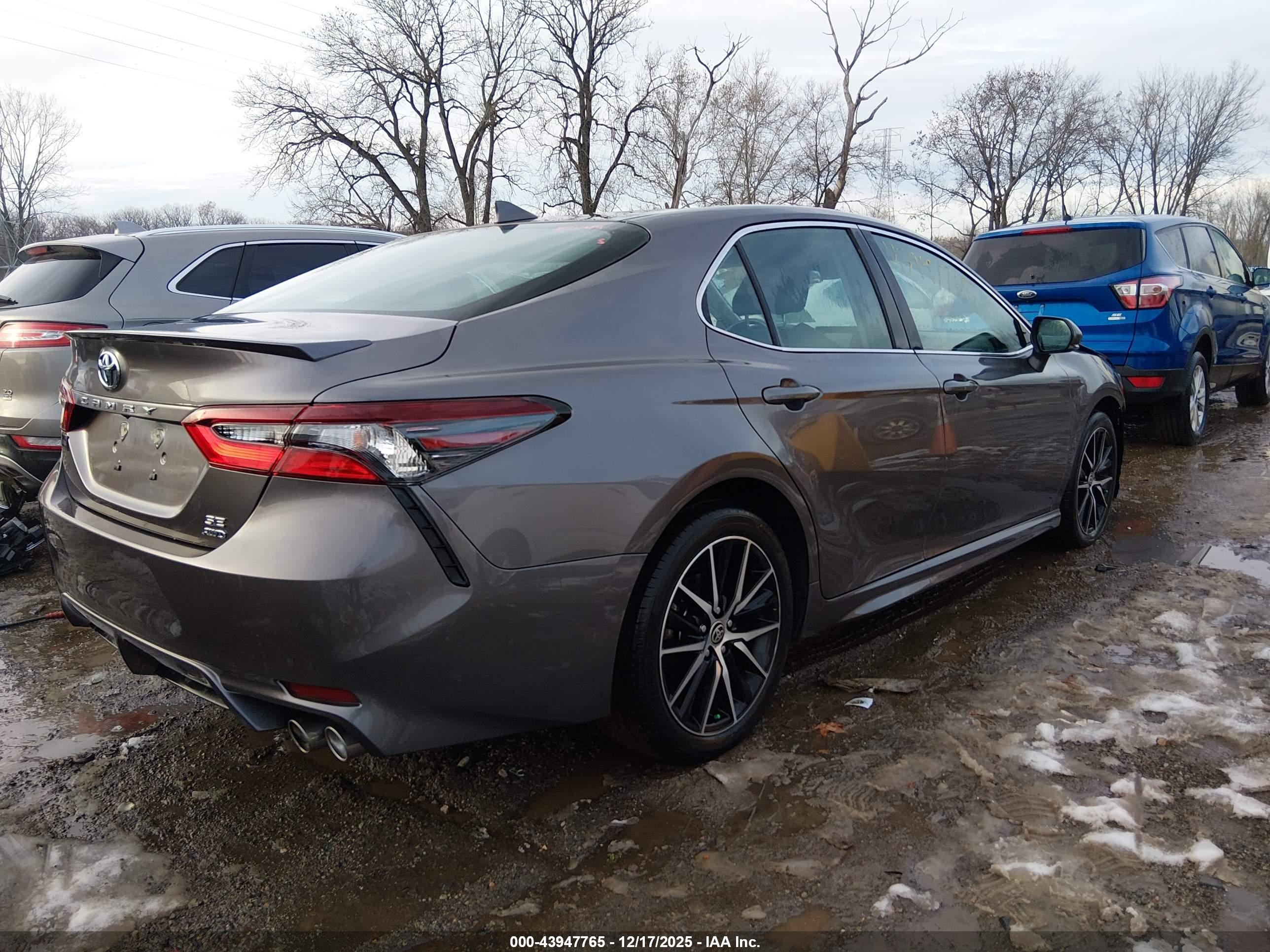 TOYOTA CAMRY image 4